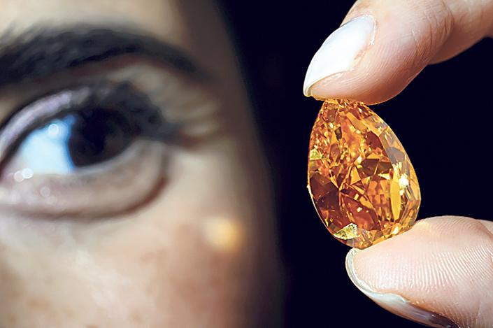 Elkelt a 7,5 milliárdos narancssárga gyémánt - Blikk