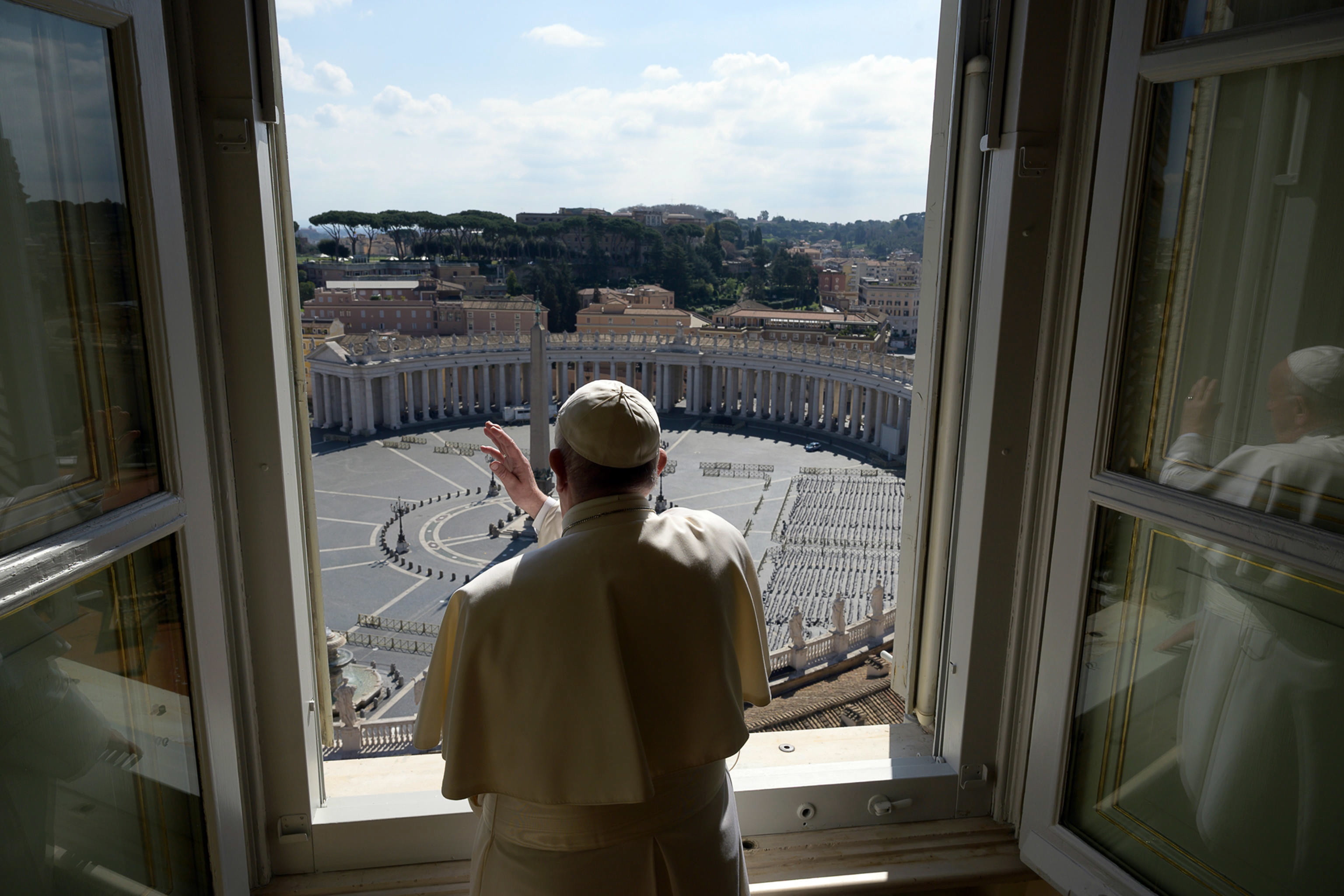 Papież błogosławił pustemu placowi. Watykan opublikował zdjęcia ...