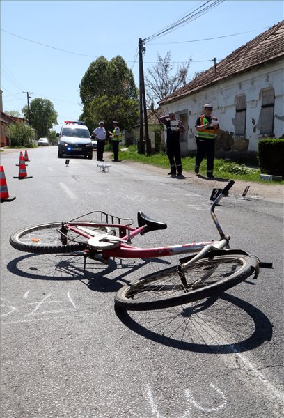 Halálos baleset: biciklist gázolt egy személygépkocsi Ónodnál, egy 9 éves  kisfiú életét vesztette - fotó - Blikk