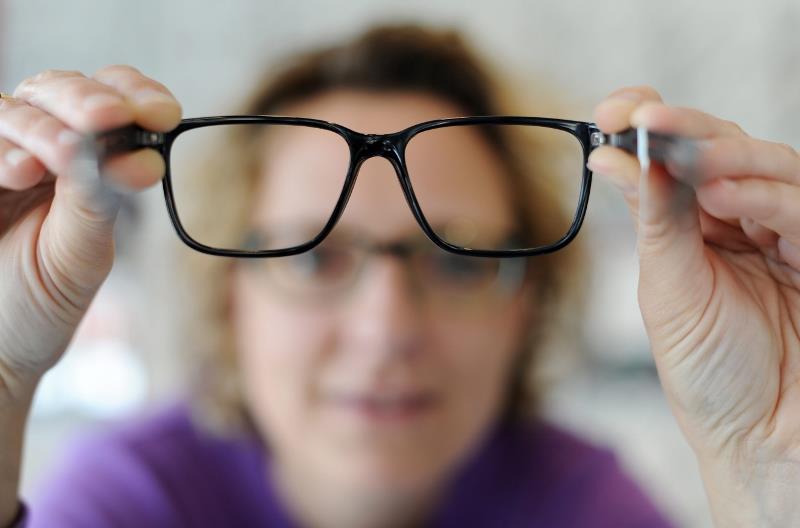 Najlepsze okulary dla kobiet powyżej 40 lat | Newsweek