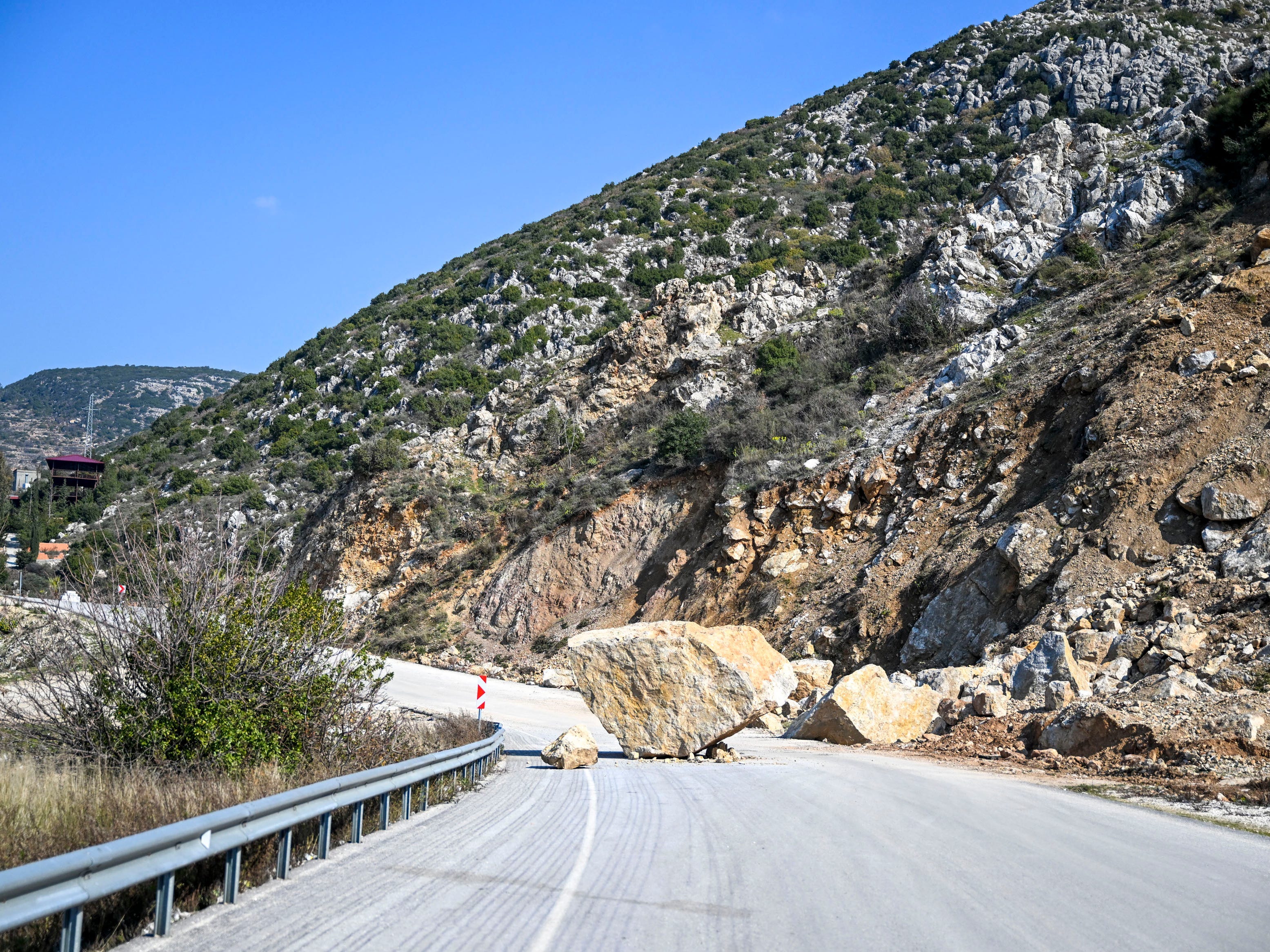 Emergency tips to survive an earthquake