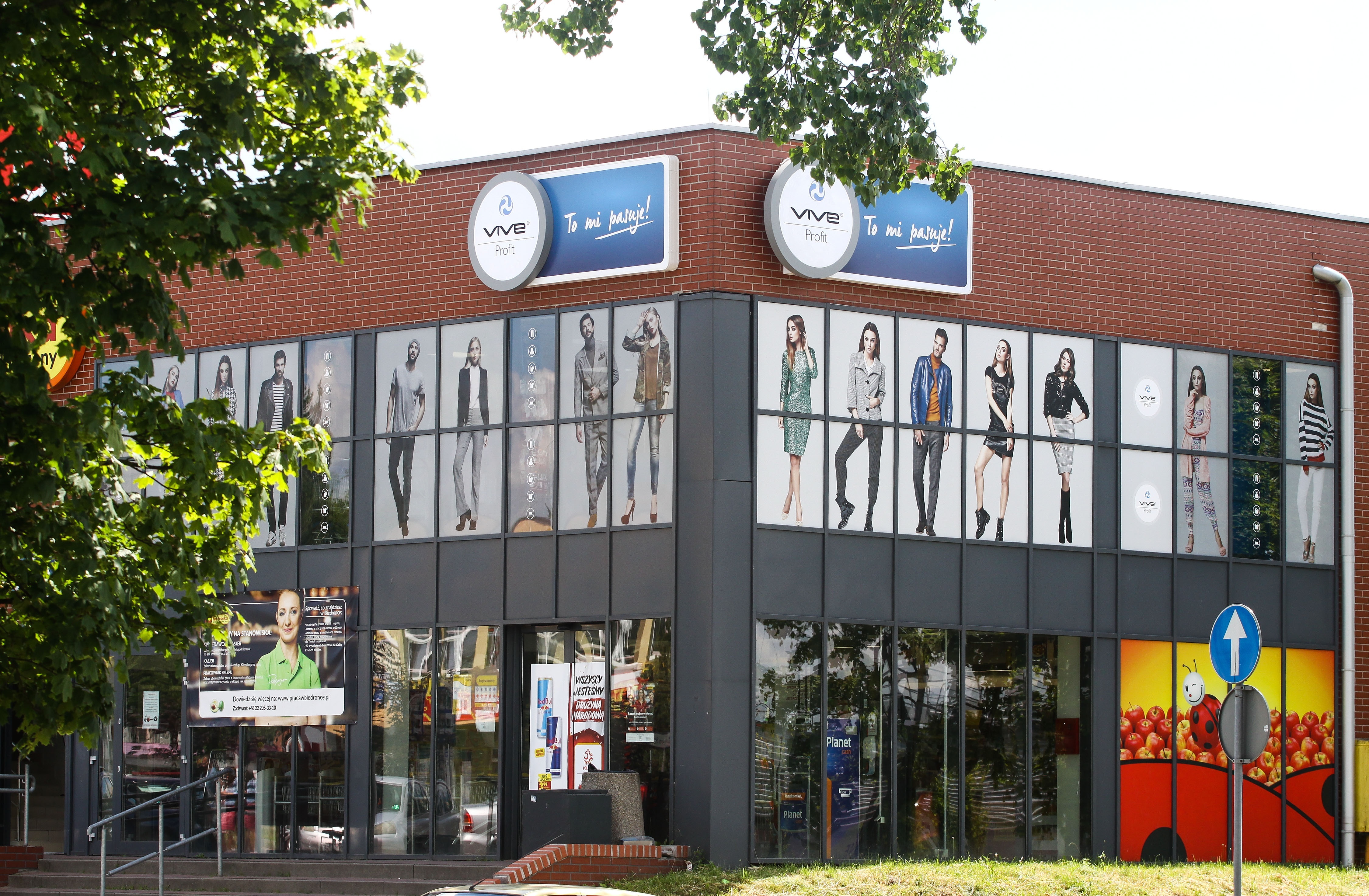 Second-handy, sklepy z używaną odzieżą rozwijają sprzedaż przez internet -  Biznes - Forbes.pl