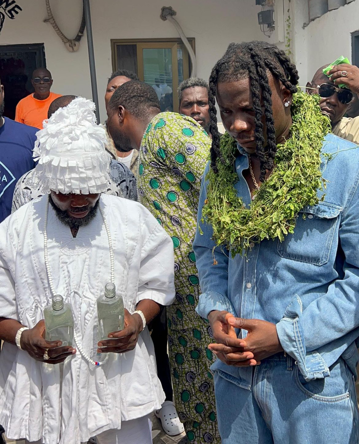 Stonebwoy seeks blessings from Osu traditional leaders ahead of Bhim Concert