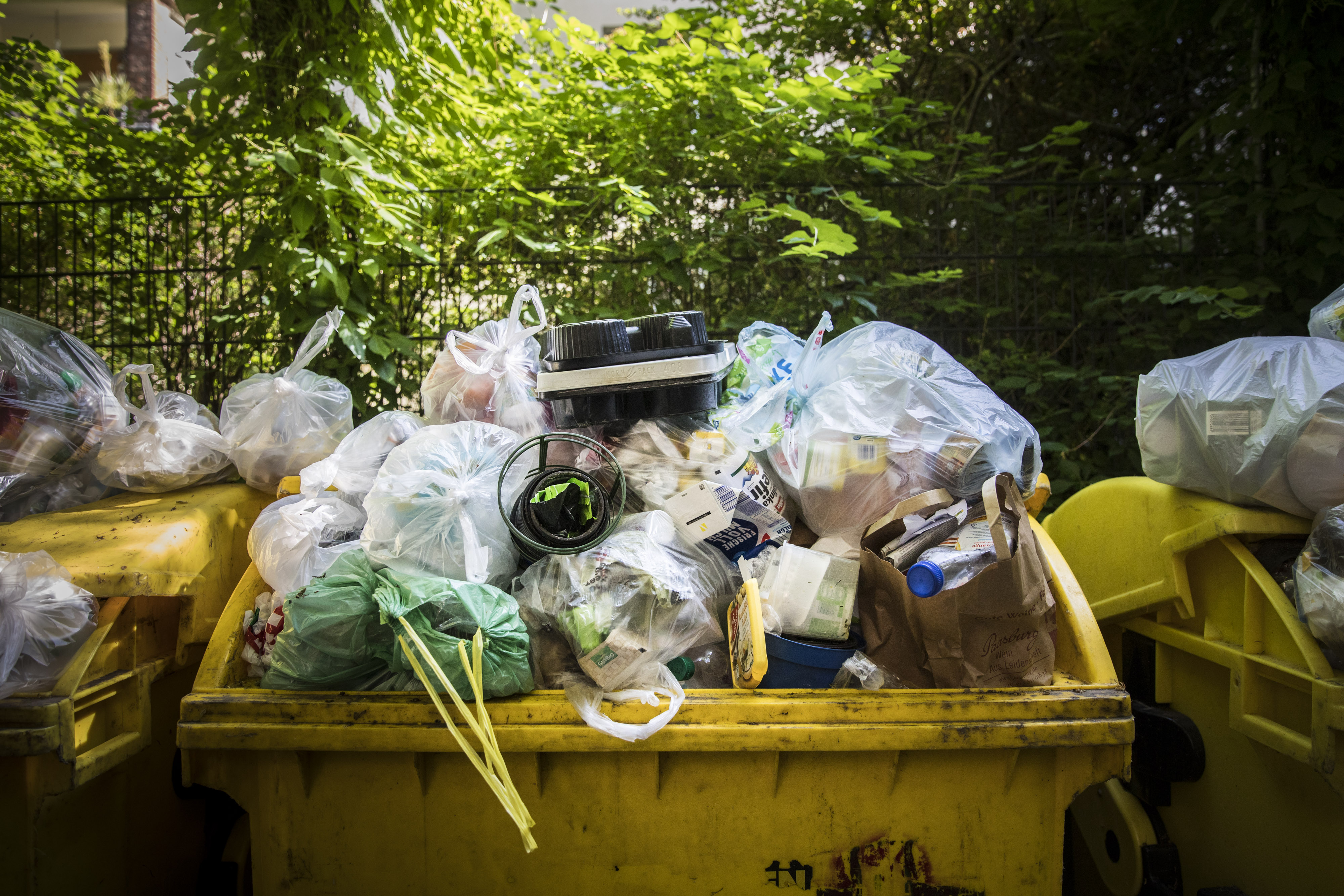 Problem plastiku na świecie i tworzyw sztucznych - raport GfK