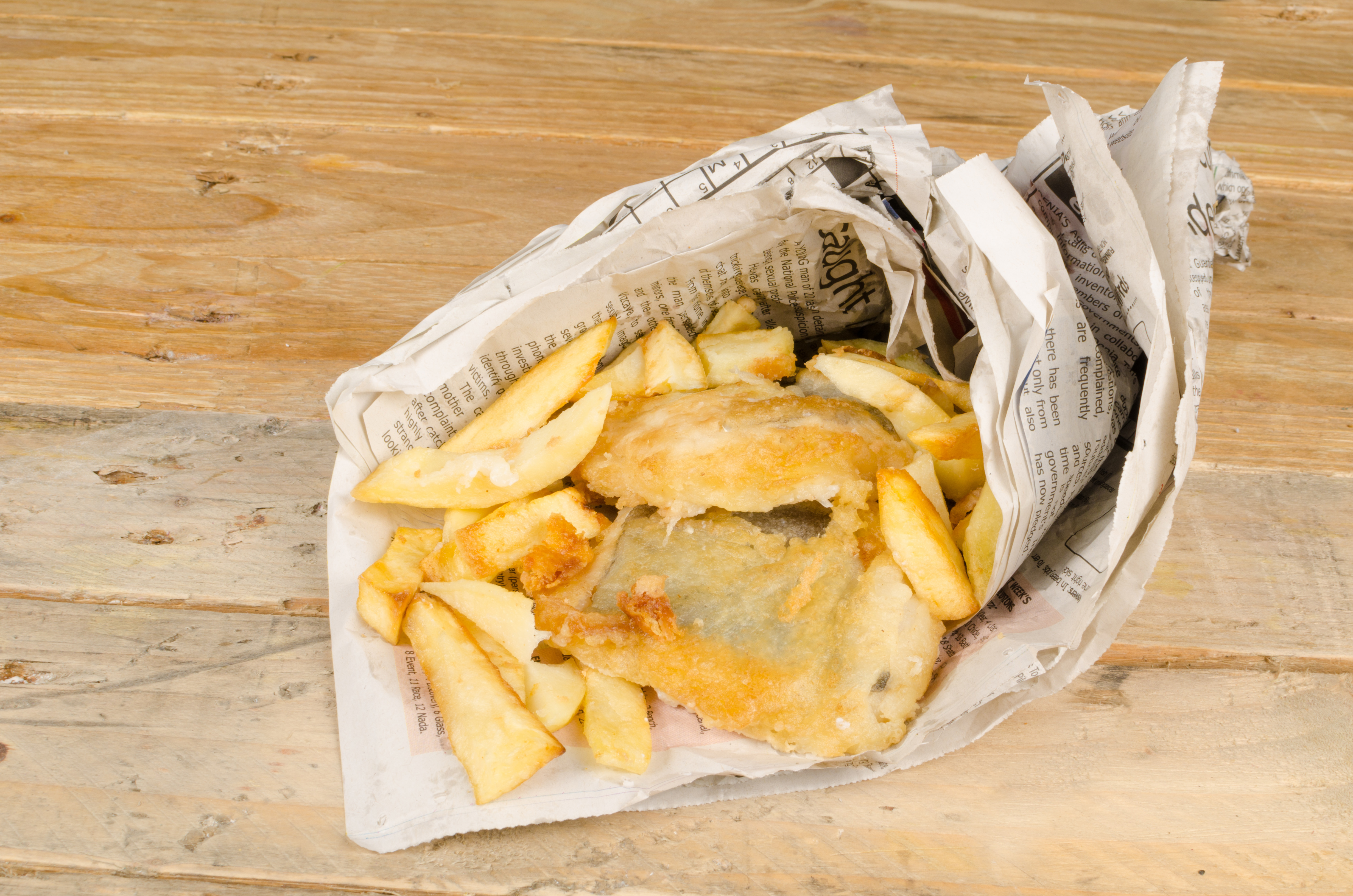 Fish and chips (ryba z frytkami) - historia brytyjskiego przysmaku - Podróże