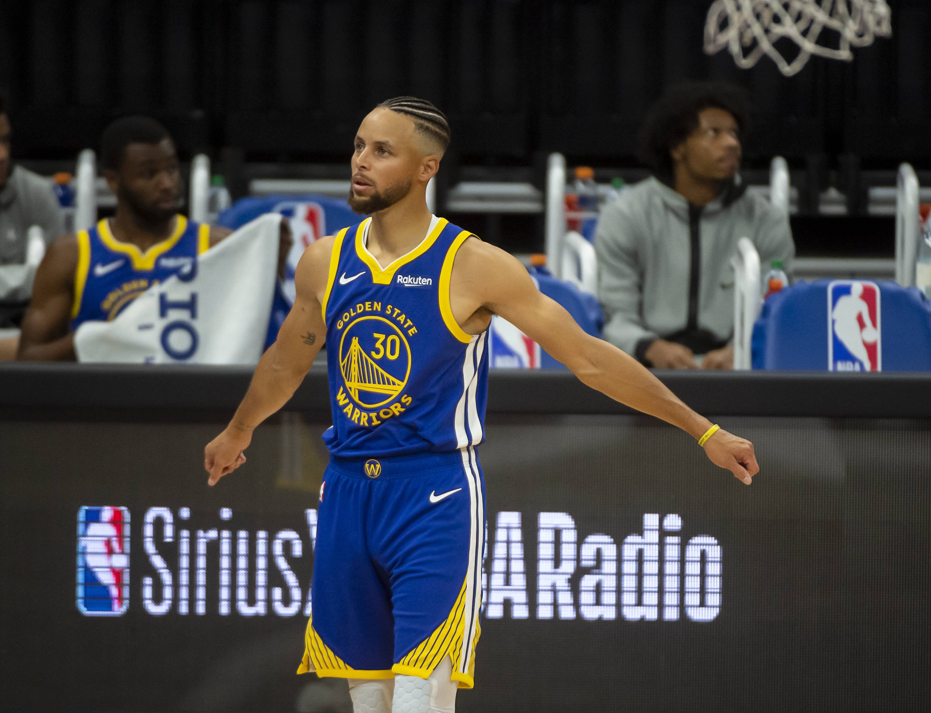 NBA. Golden State Warriors nie zwalniają tempa, 40 punktów Curry'ego -  Dziennik.pl