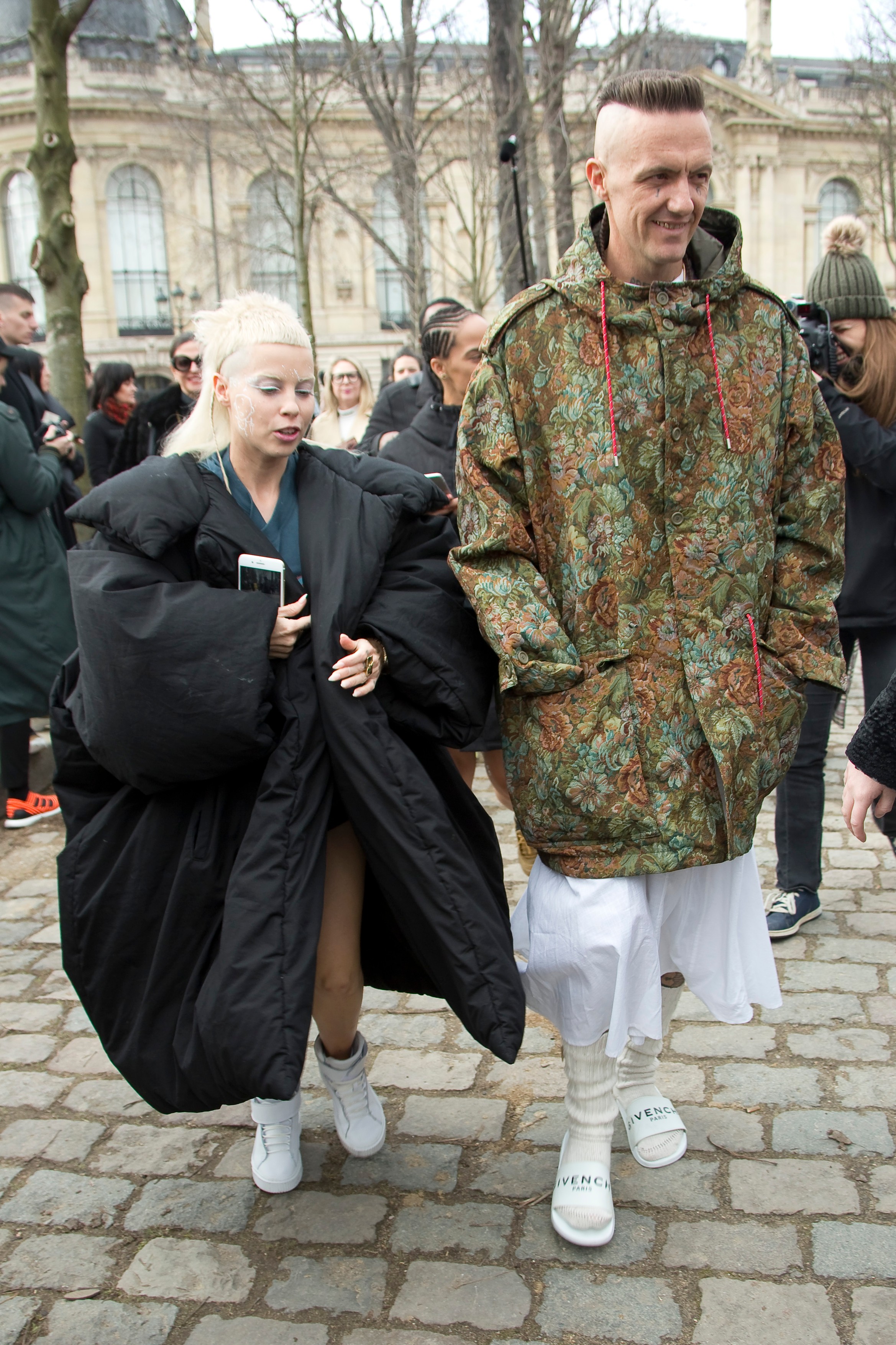 Die Antwoord usvojili i zlostavljali sina - Žena.rs