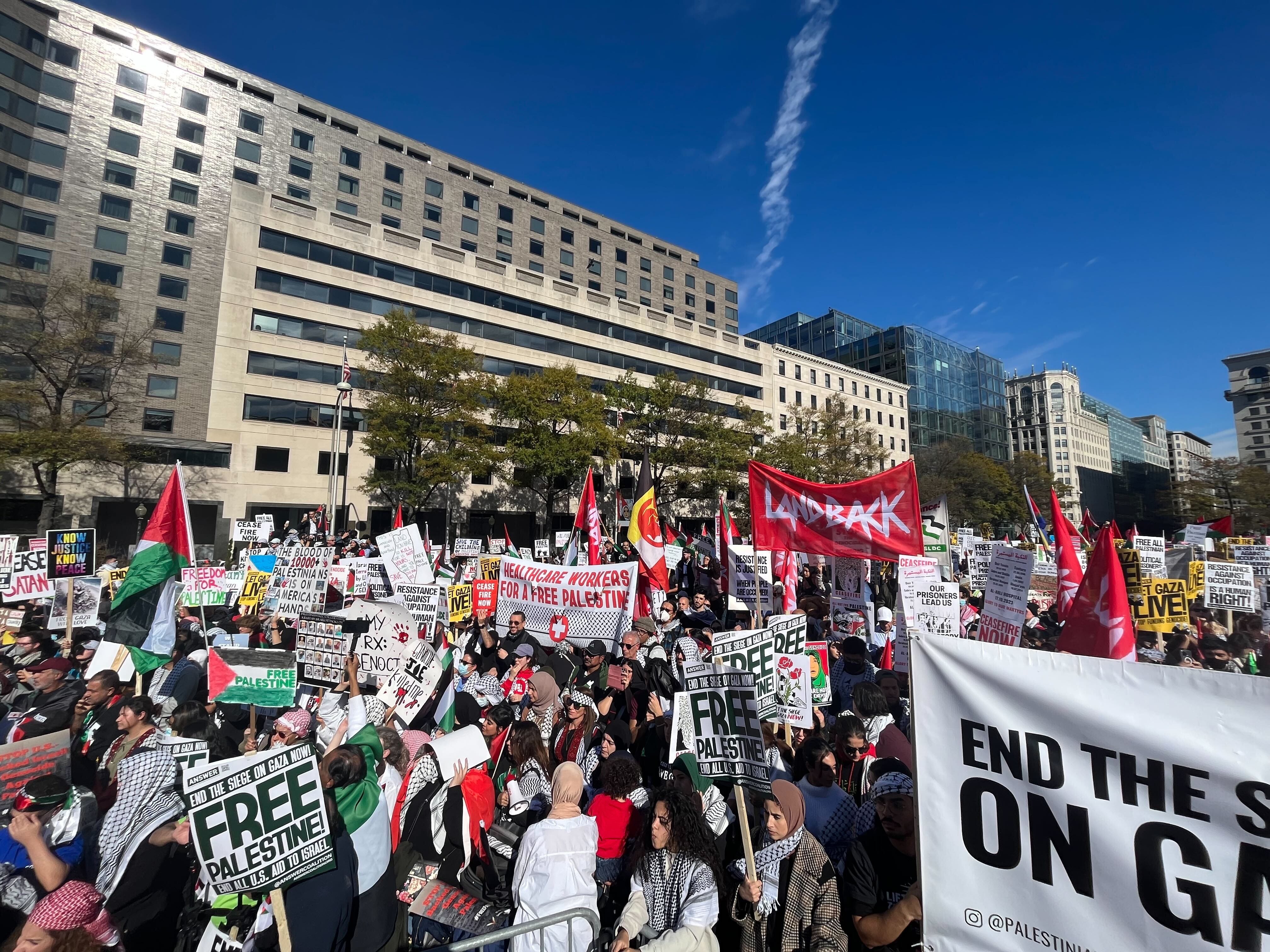 Arriving refugees faced complications due to missing documentation caused by the lack of exit stamps from Israeli authorities.