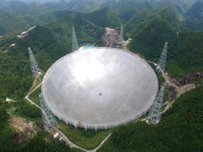 Chiny uruchomiły największy radioteleskop na świecie. I masowo ściągają  swoich naukowców z USA - Forsal.pl