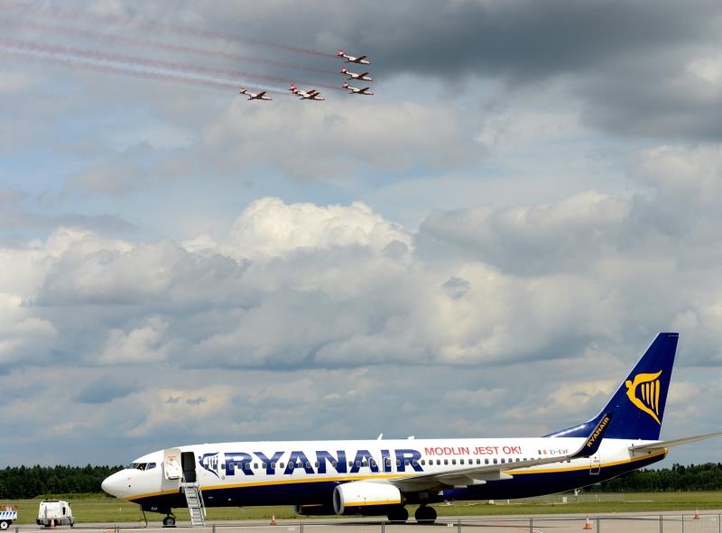 Tanie linie lotnicze Wizzair Ryanair biura podróżny polscy turyści ceny ...