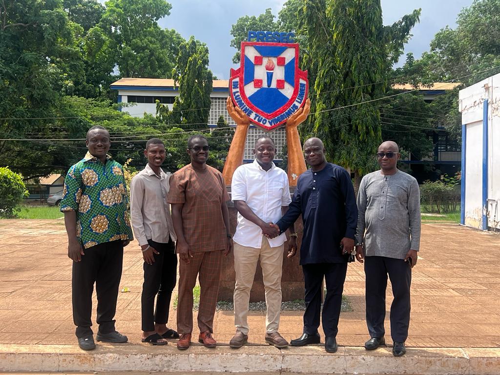 Ibrahim Mahama donates 500 cement bags to Presec-Legon 1998 year group