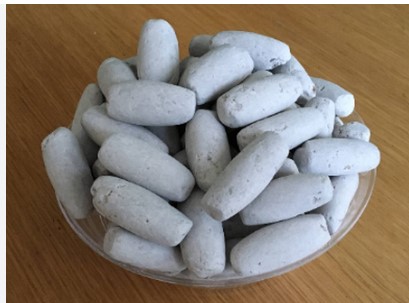 What causes pica and its symptoms