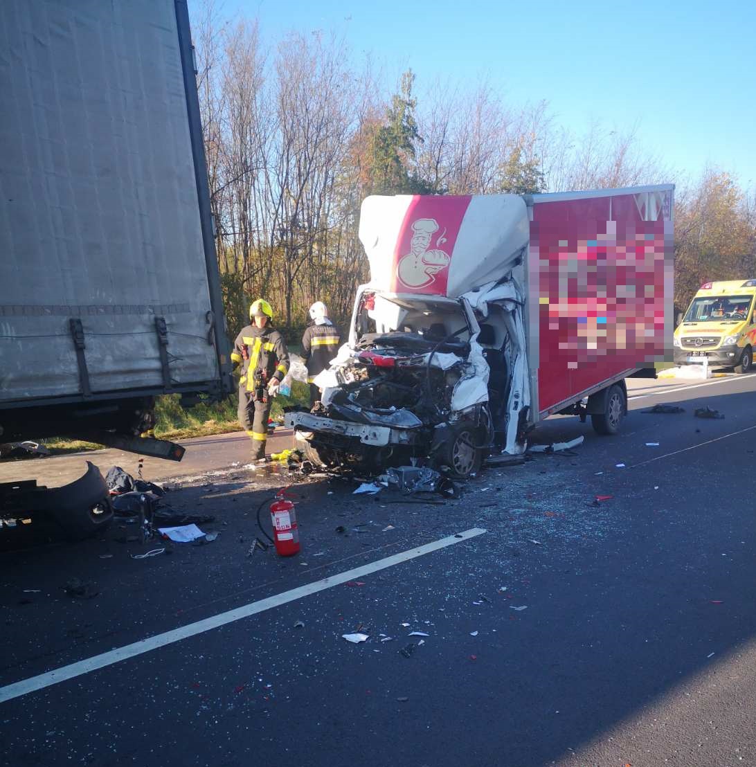 Brutális baleset történt az M5-ös autópályán szombat reggel - képek a  helyszínről - Blikk