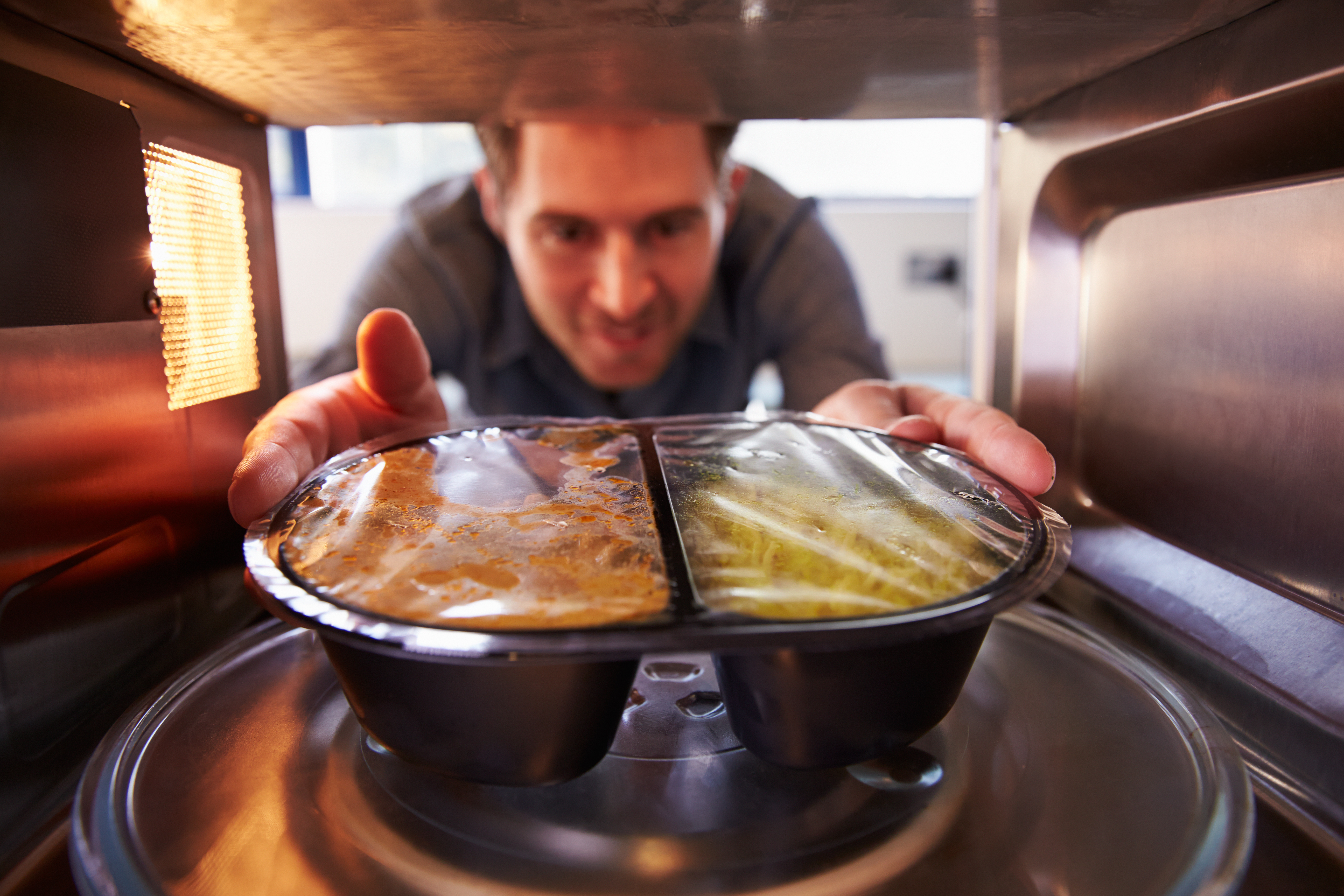 Szkodliwość kuchenki mikrofalowej - czy to mit?