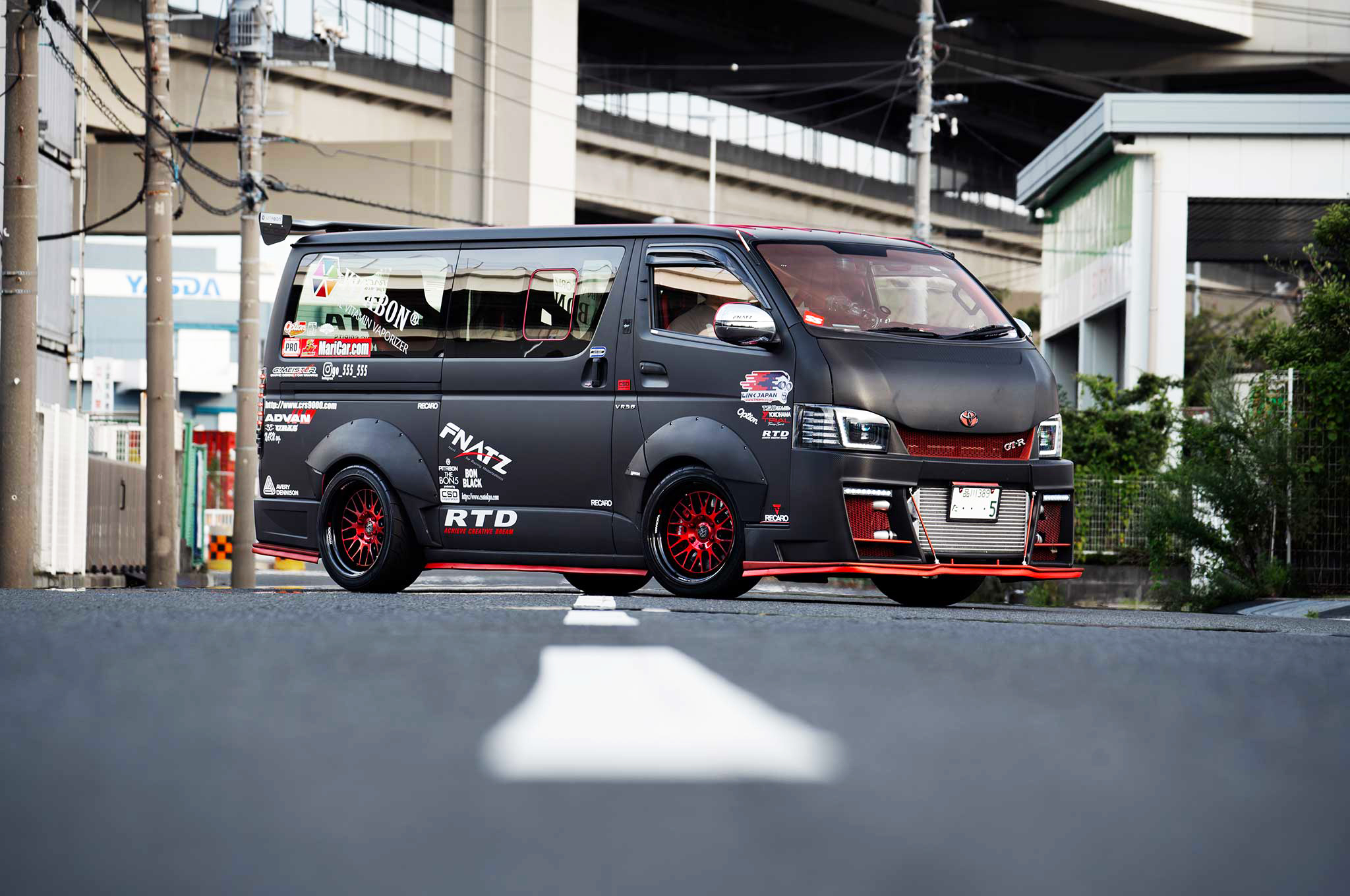 600 lóerős Toyota furgon Nissan GT-R motorral – ez egy igazi szörny! - Blikk