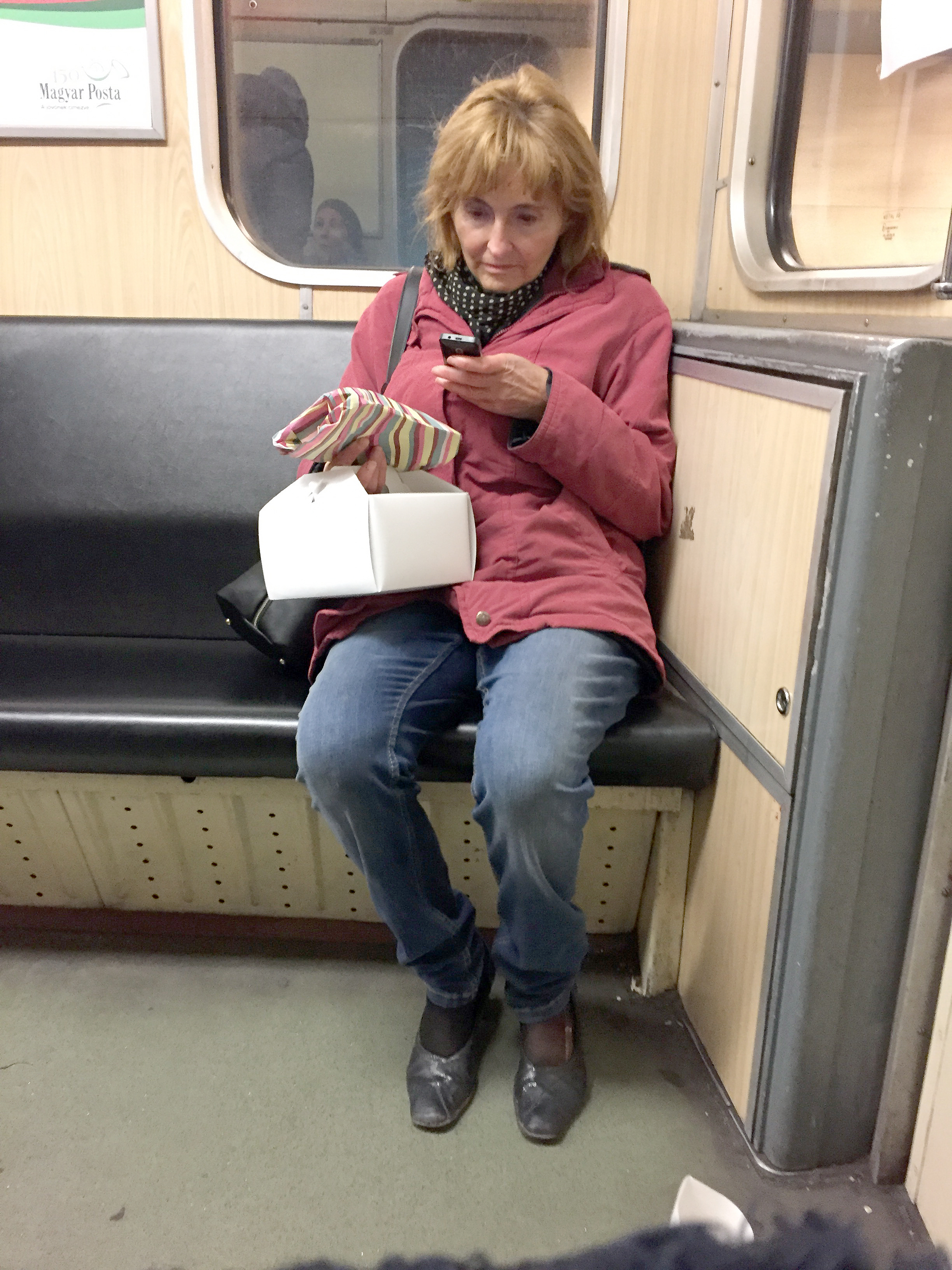 Lencsevégre kapta olvasónk: nem találja ki, mivel metrózott Lendvai Ildikó  – fotó - Blikk