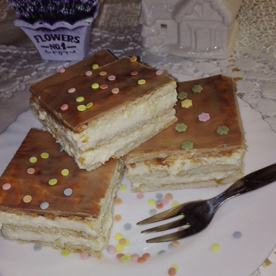 Pudingkrémes kekszes szelet