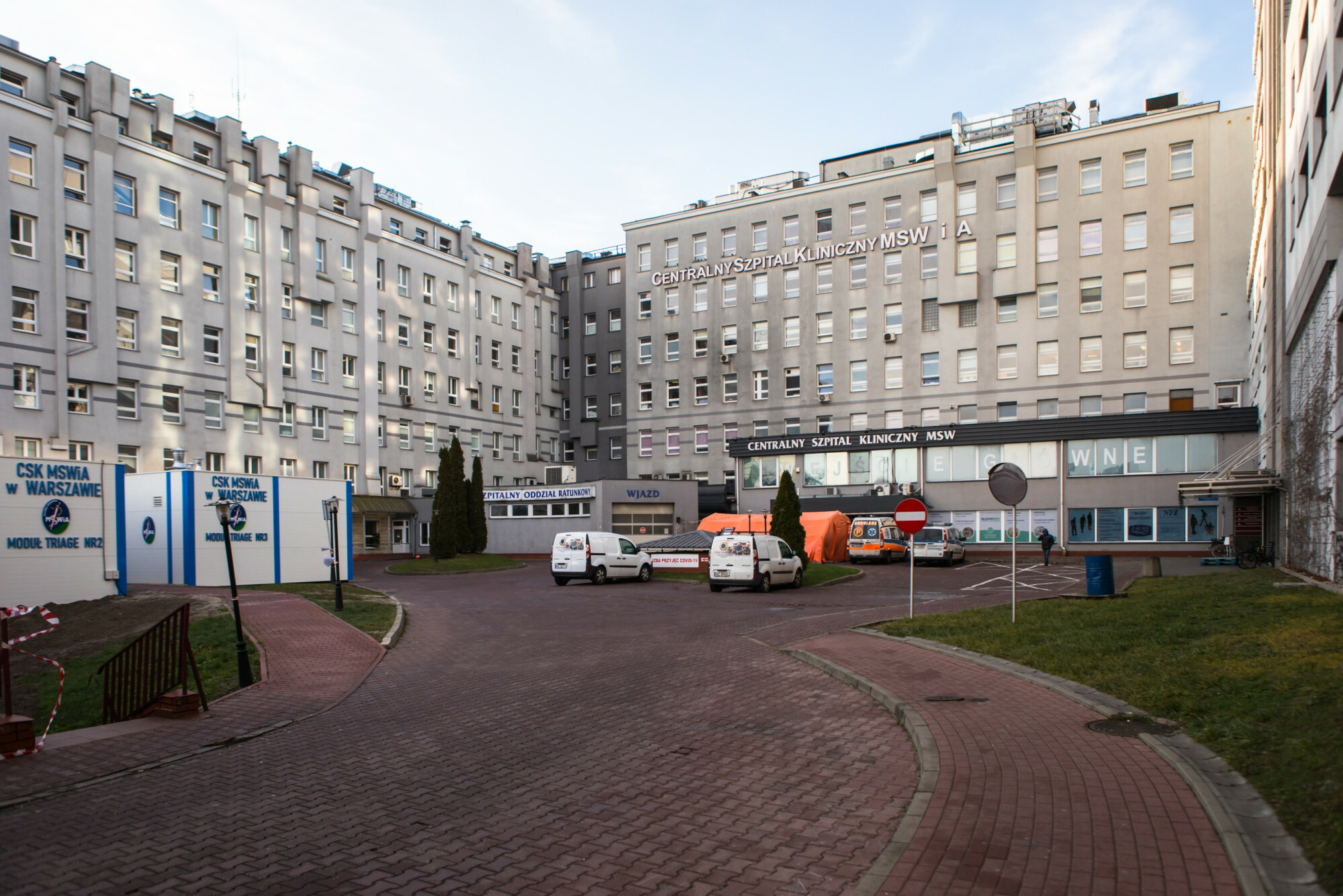 Warszawa: pacjent wypadł z okna szpitala MSWiA - Wiadomości
