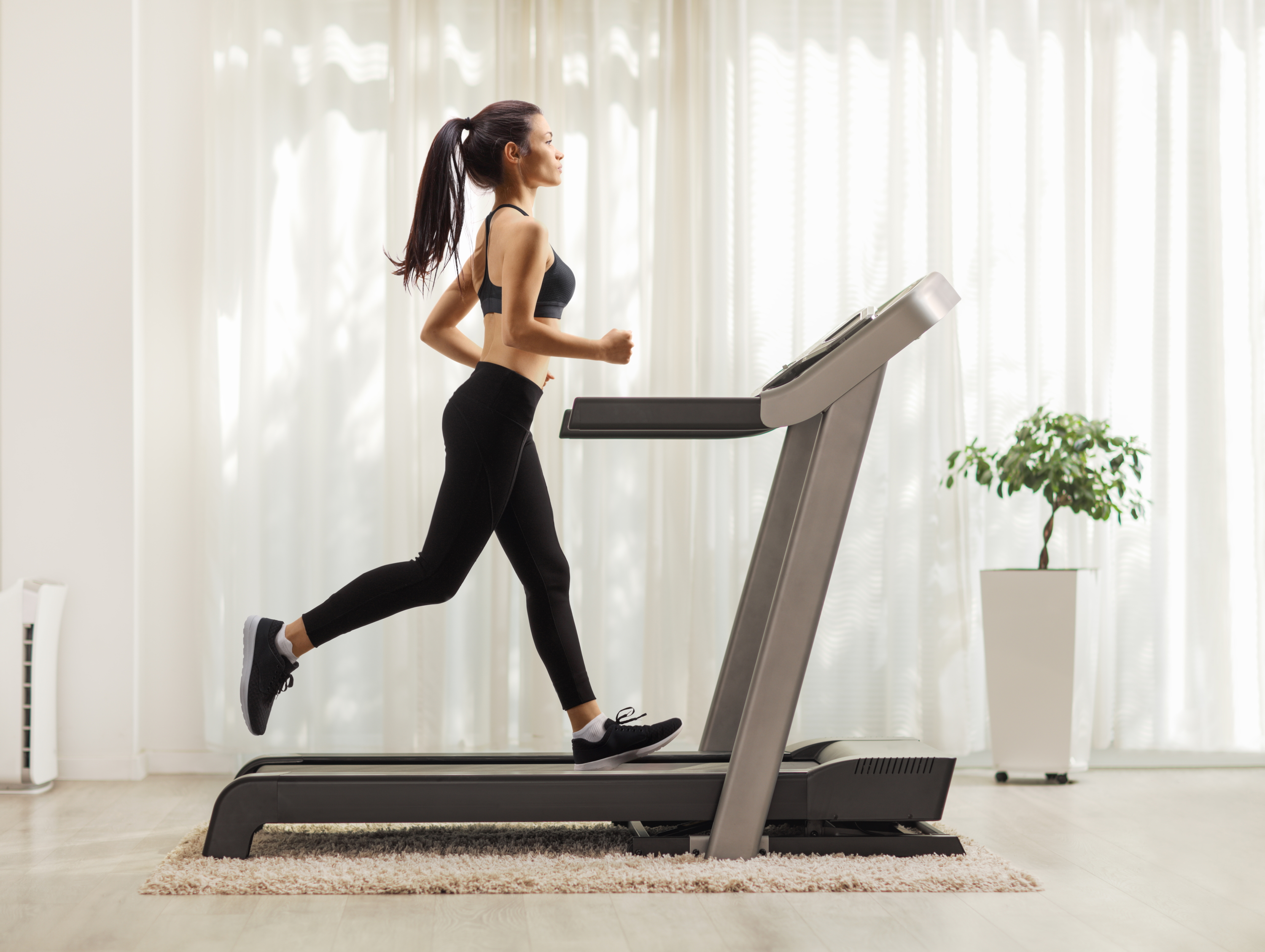 Bieganie na bieżni – najważniejsze wskazówki, jak rozpocząć od zera - Sport