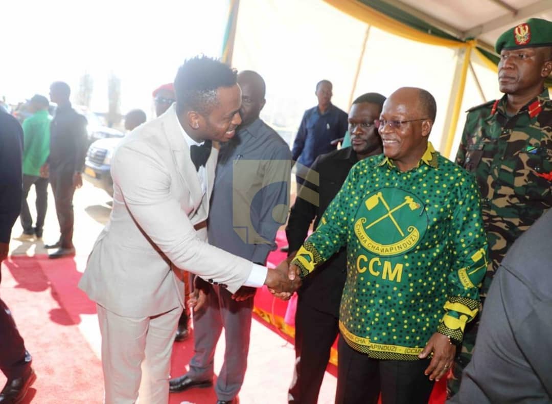 President Magufuli shaking hands with Diamond.