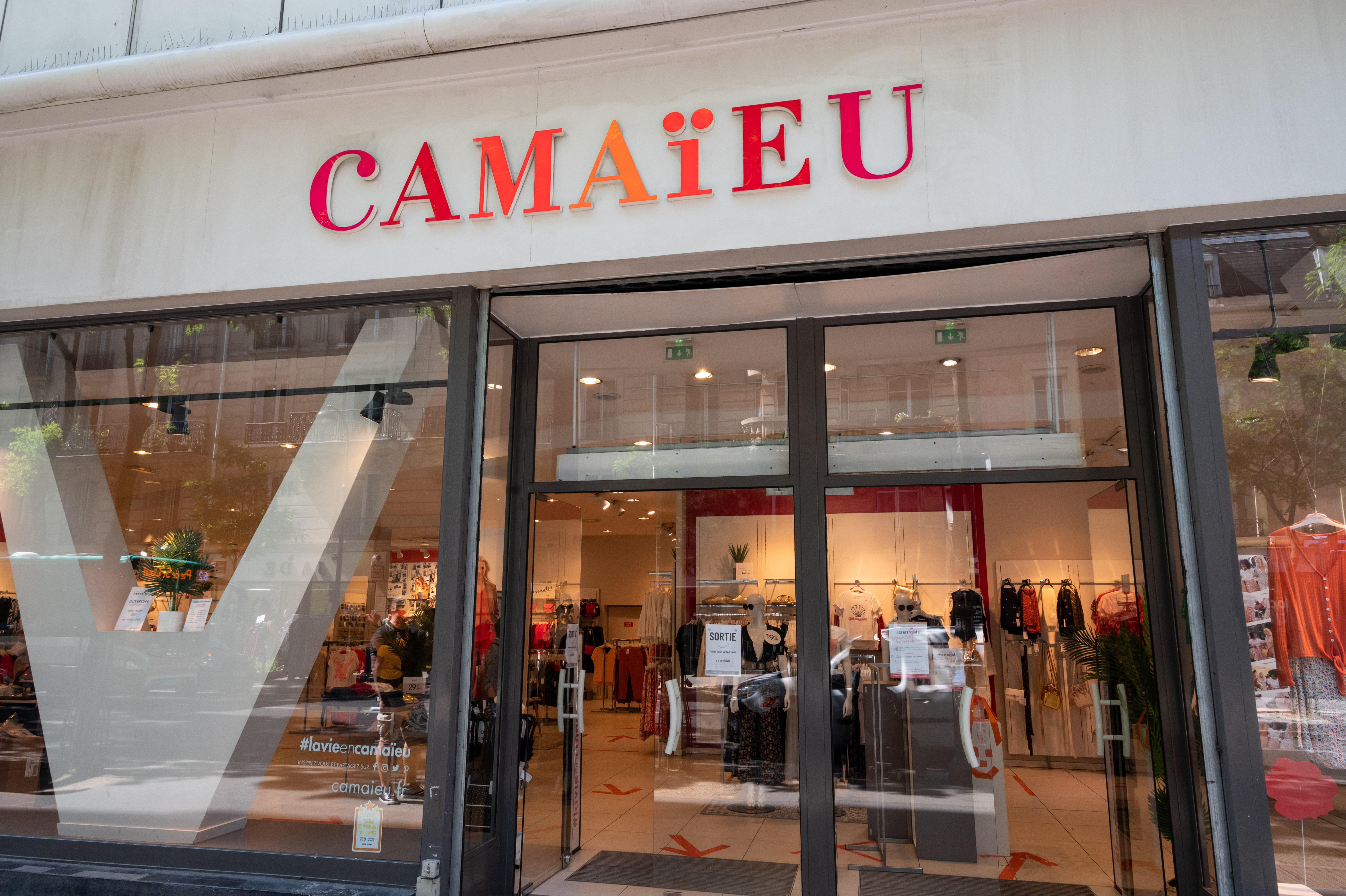 Camaieu zamyka sklepy w Polsce. Wyprzedaż asortymentu, obniżki, promocje -  Wiadomości