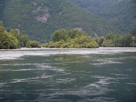 Momka je voda izbacila na obalu na strani Republike Srpske