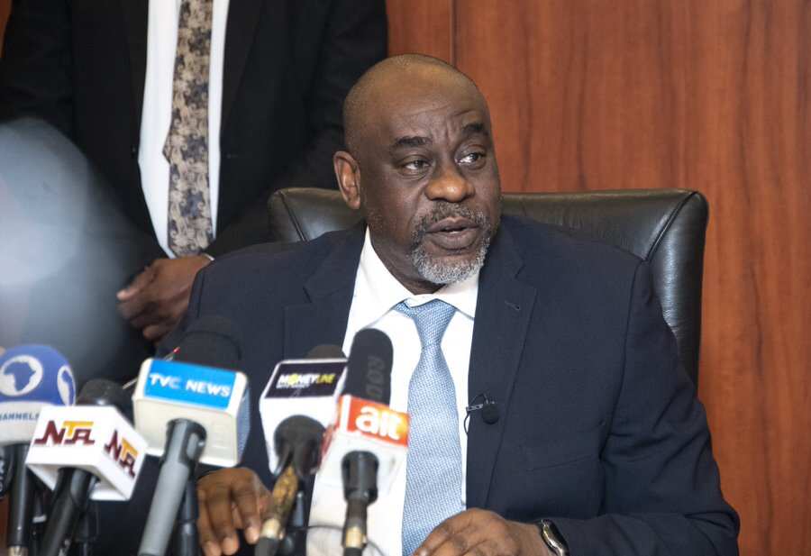 Nigerians warned of aggressive monetary policies that could further affect its currency