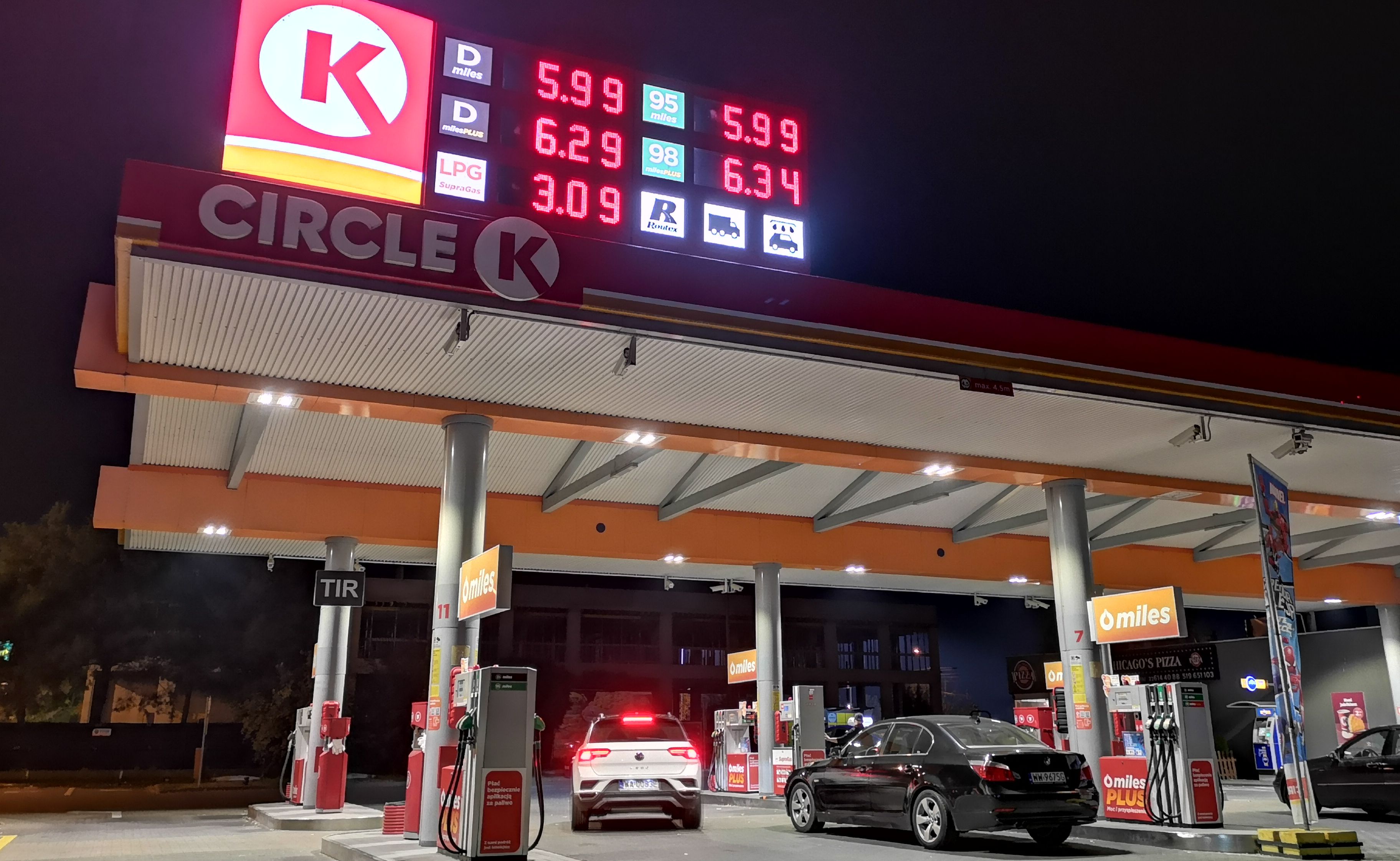 Ceny paliw szaleją. Benzyna 95 i LPG najdroższe w tych województwach -  Dziennik.pl