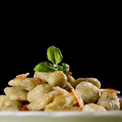 Házi bazsalikomos gnocchi mandulavajjal