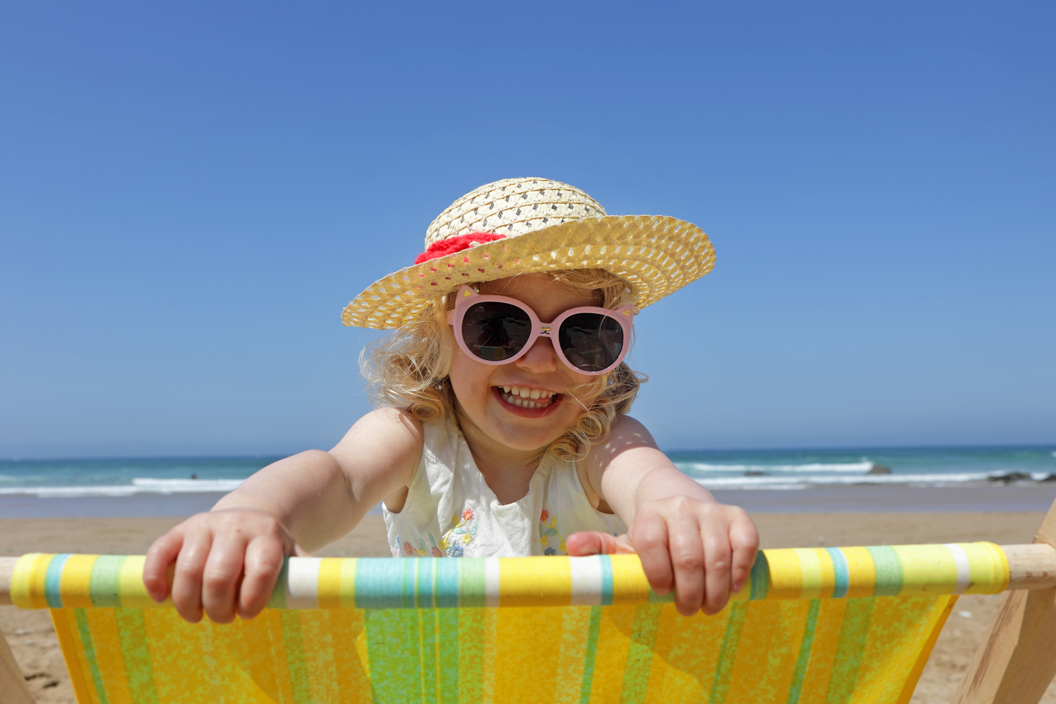 Okulary przeciwsłoneczne dla dzieci: jakie wybrać, jak dopasować? Modele -  Dziecko