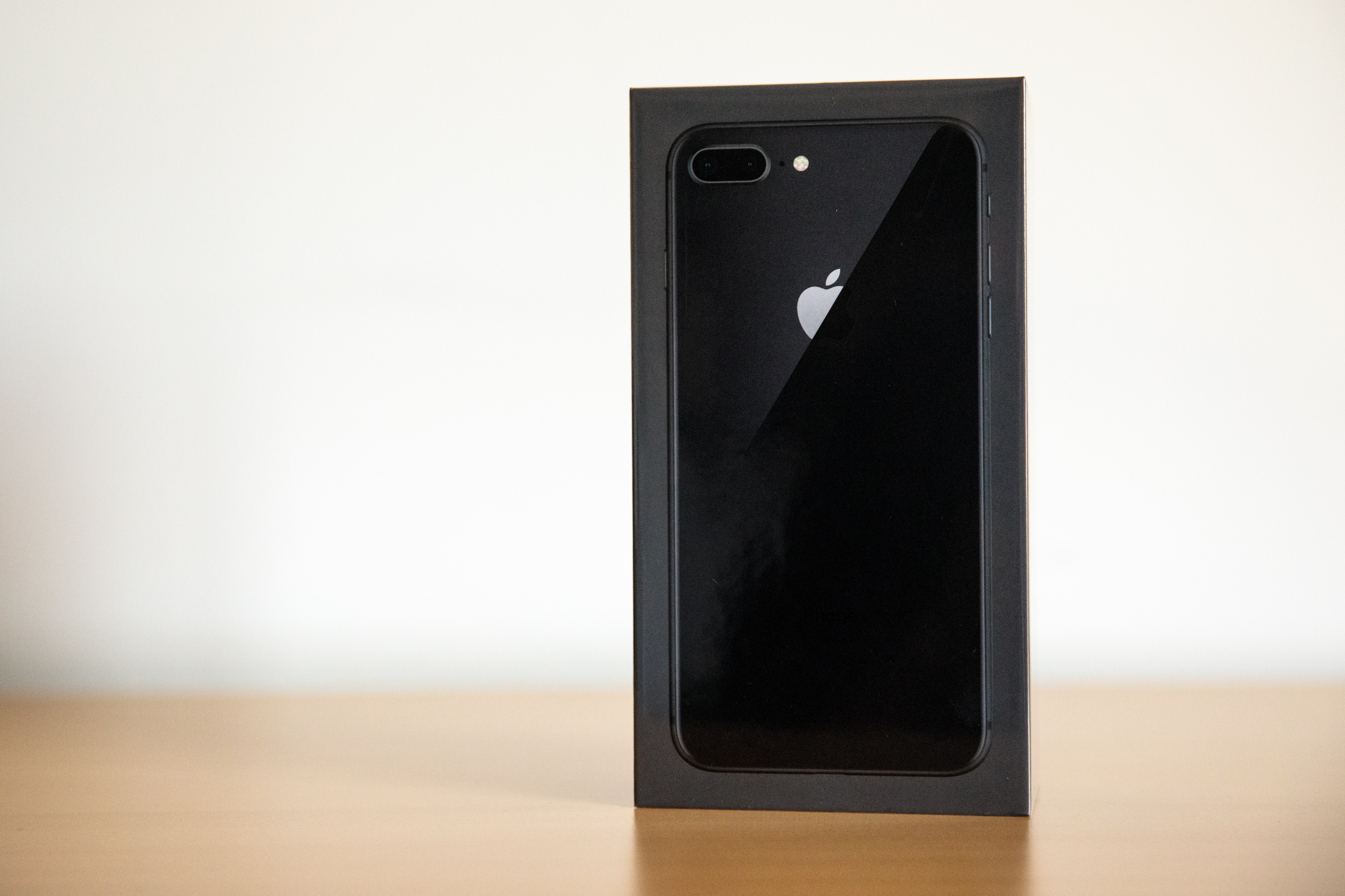 iPhone 7, 8 i X - który warto kupić?