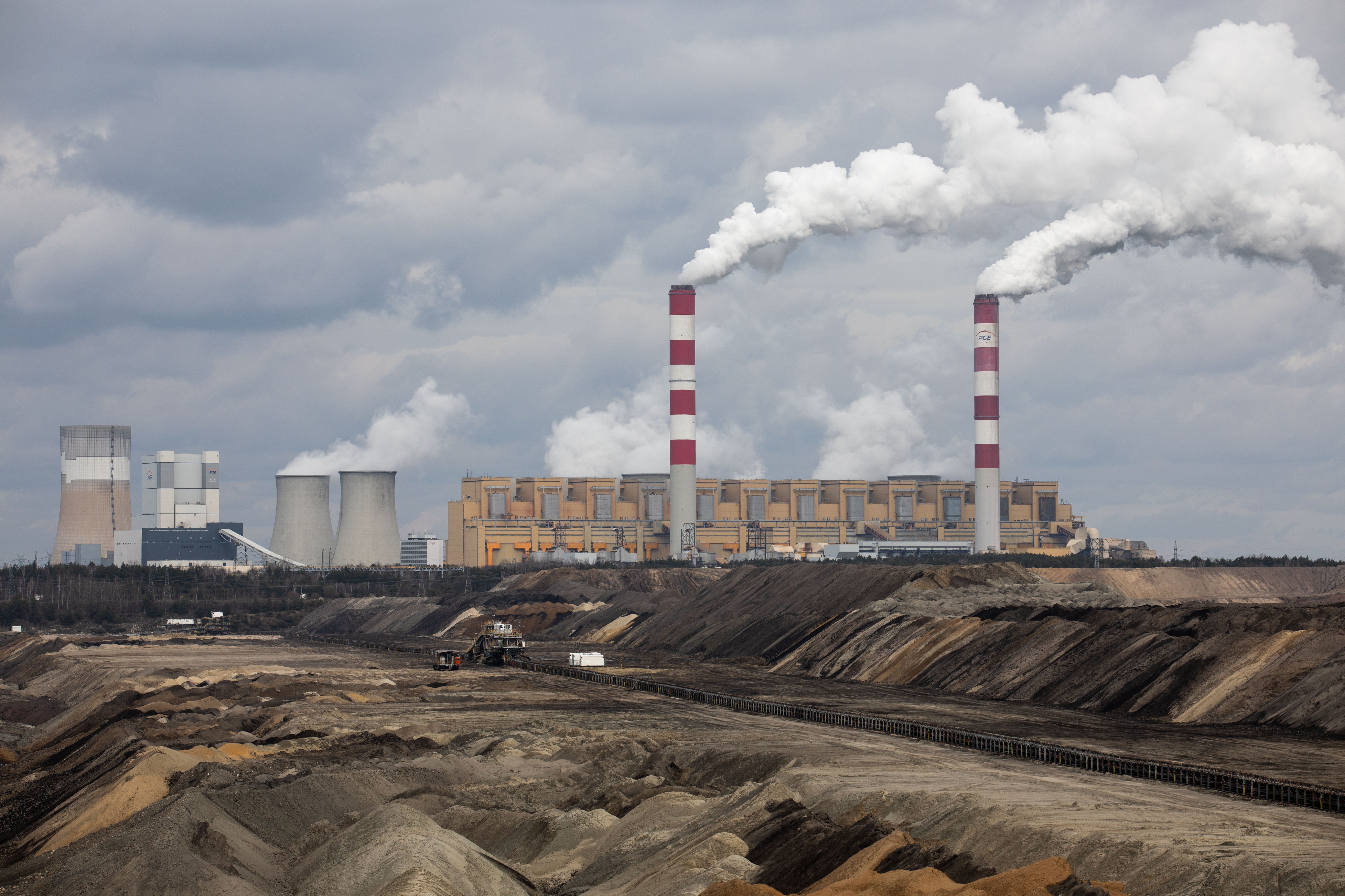 Europa wspomaga konsumpcję węgla, gazu i ropy za pomocą subsydiów. Polska  jest w tym mistrzem | Newsweek