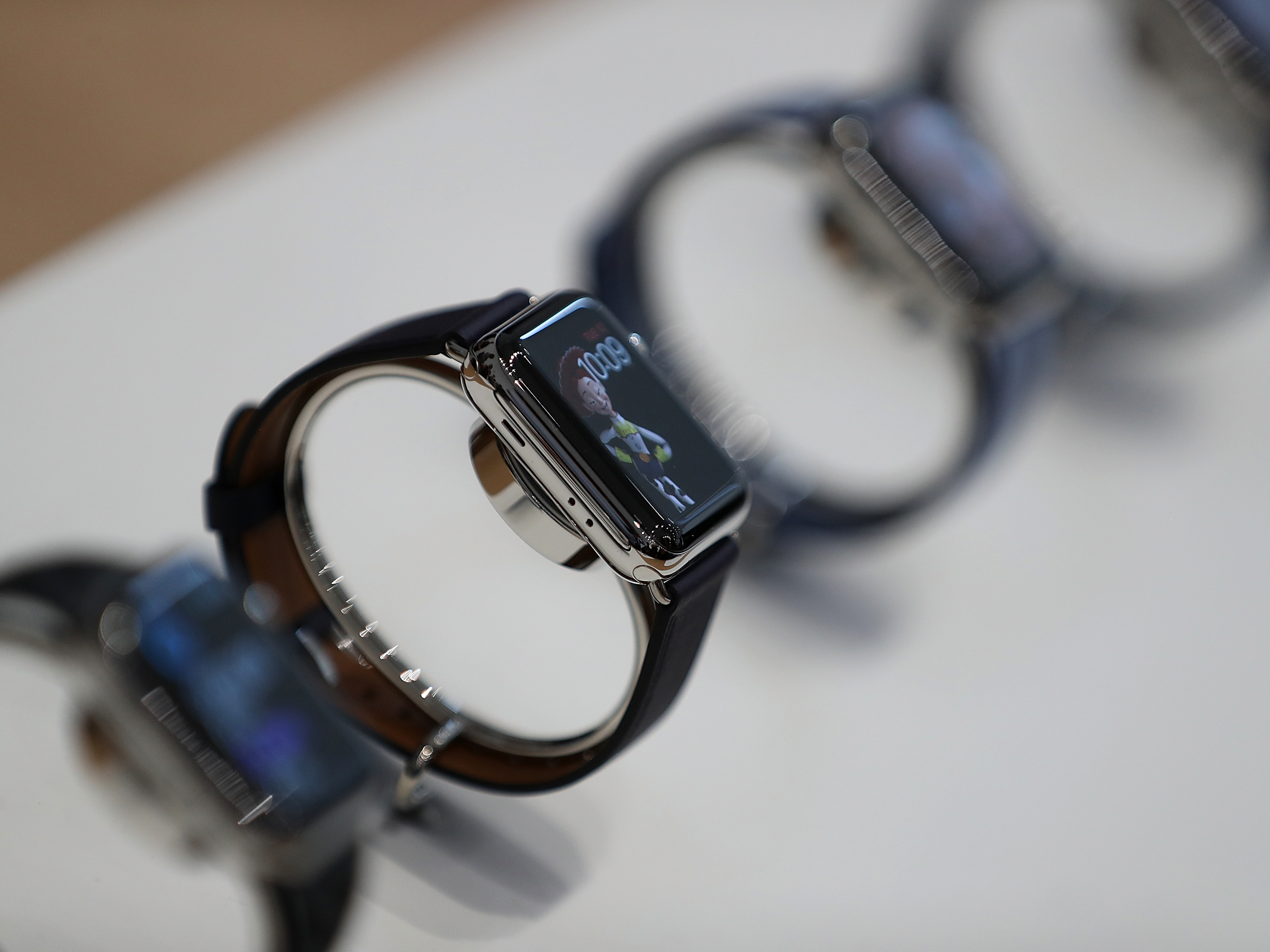 This first look at Oppo's smartwatch shows it's just like an Apple