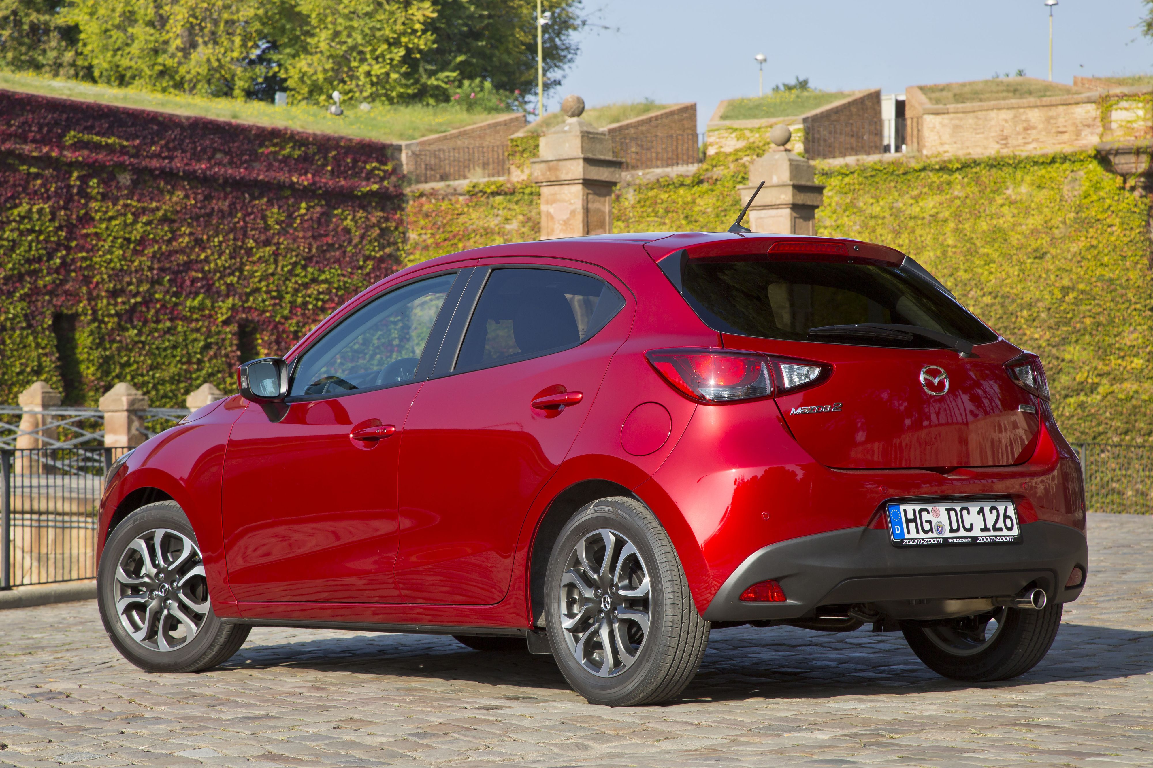 Mazda już sprzedaje w Polsce nowy i najtańszy model. Nowa