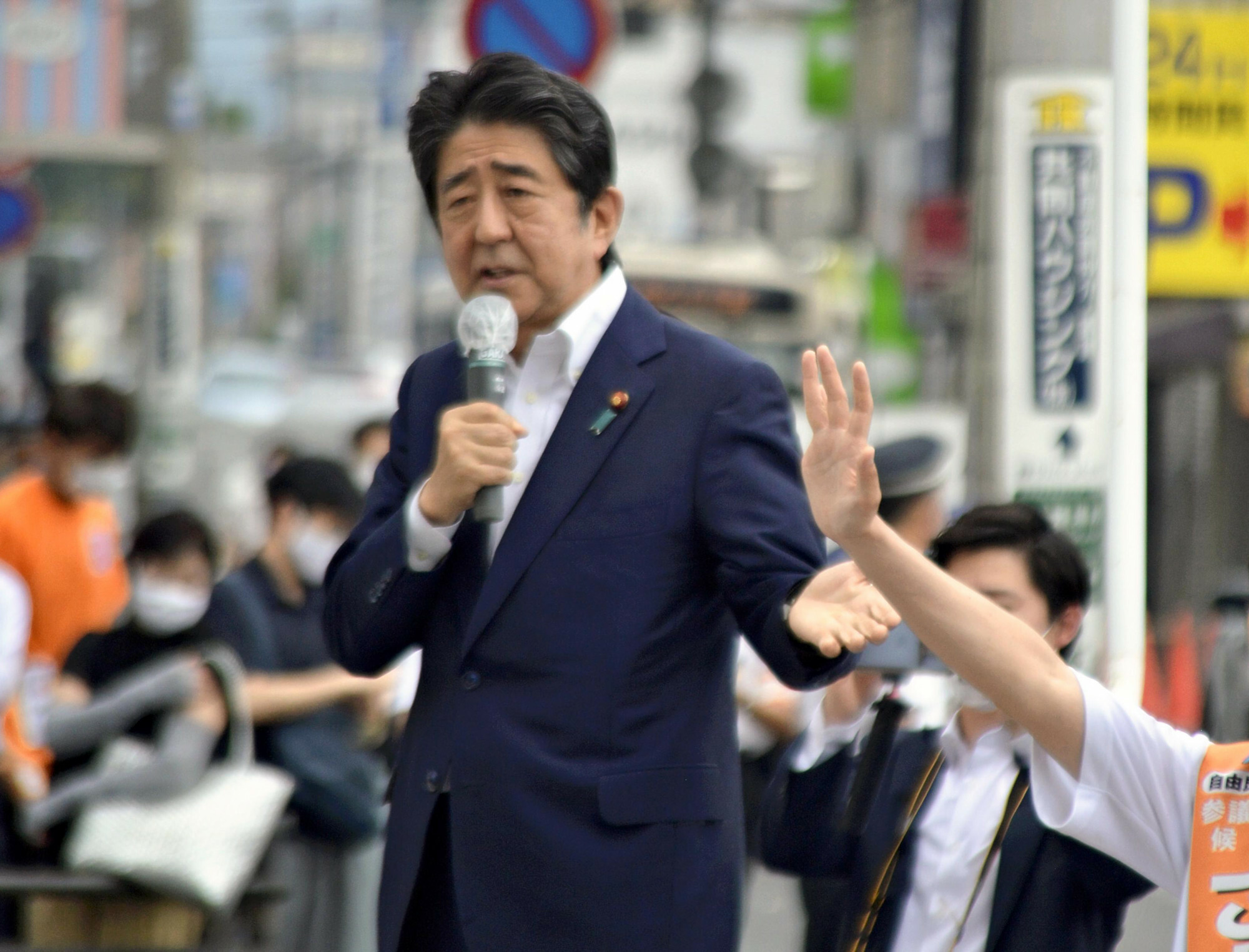 Były premier Japonii zmarł w zamachu. To on stworzył abenomikę
