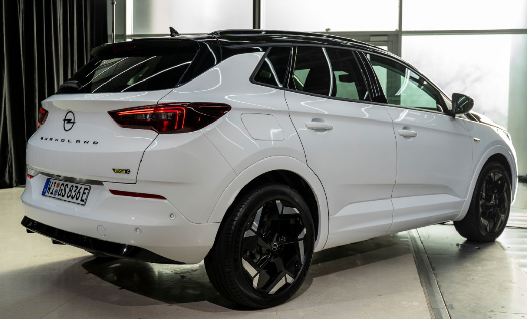 Az Opel jó pár újdonsággal rukkol elő 2025ig, íme az ínyenc falatok