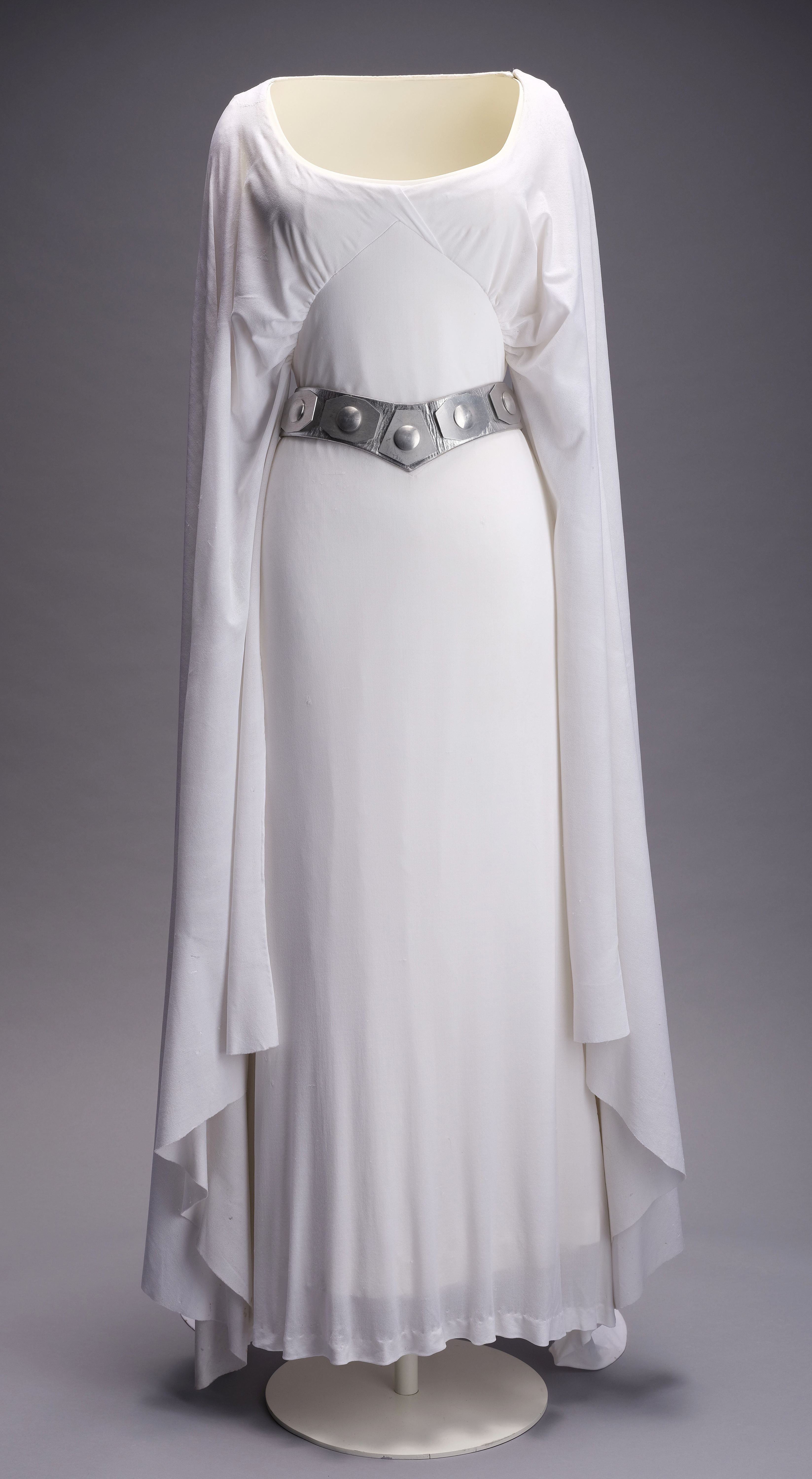 Elárverezik Leia hercegnő filmes ruháját: dollármilliókat fizethetnek a  Star Wars-rajongók érte - Blikk