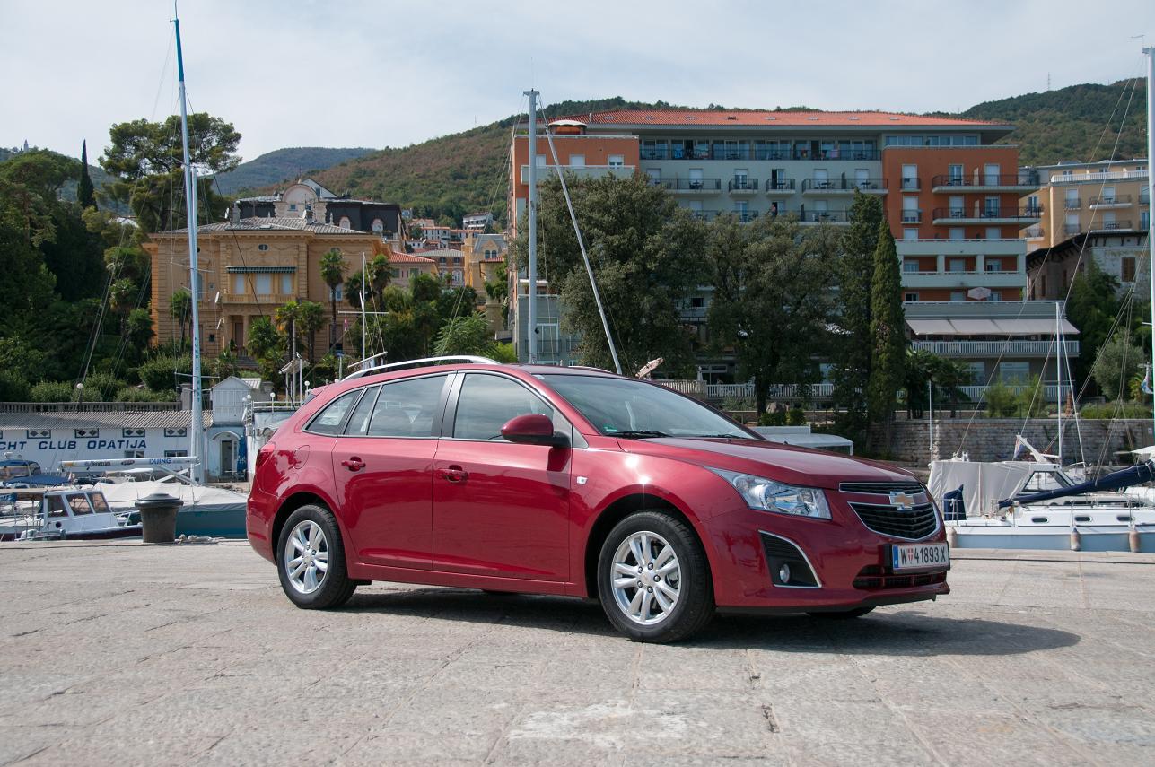 Zapakujesz rodzinę, rower i walizki. Chevrolet cruze jako