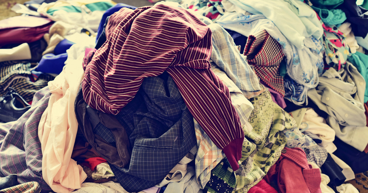 Firmy odzieżowe niszczą swoje ubrania, szkodząc planecie. "Smutna prawda"