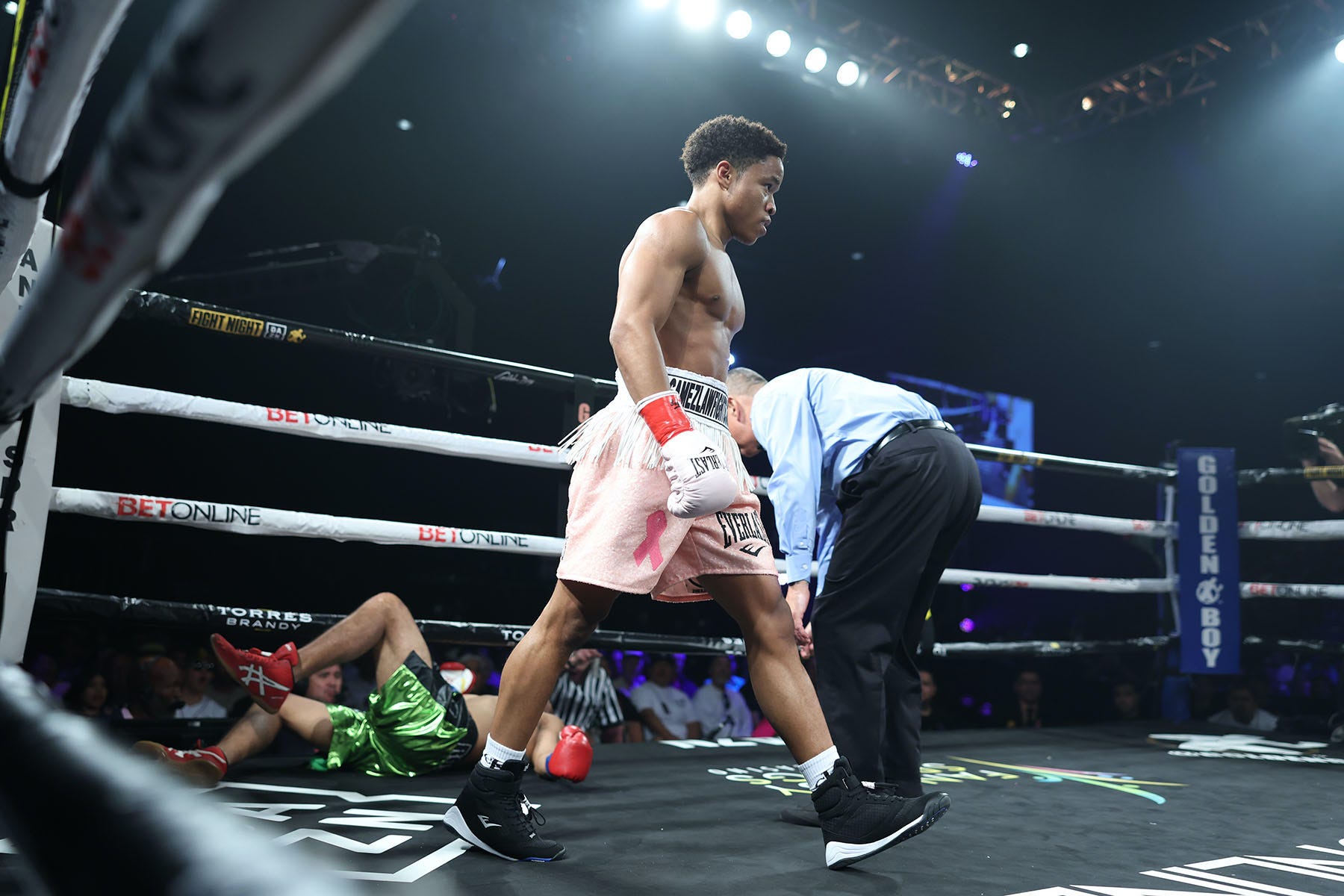 A 20-year-old American scored a first-round KO and continues his trajectory  as one of boxing's emerging stars | Business Insider Africa