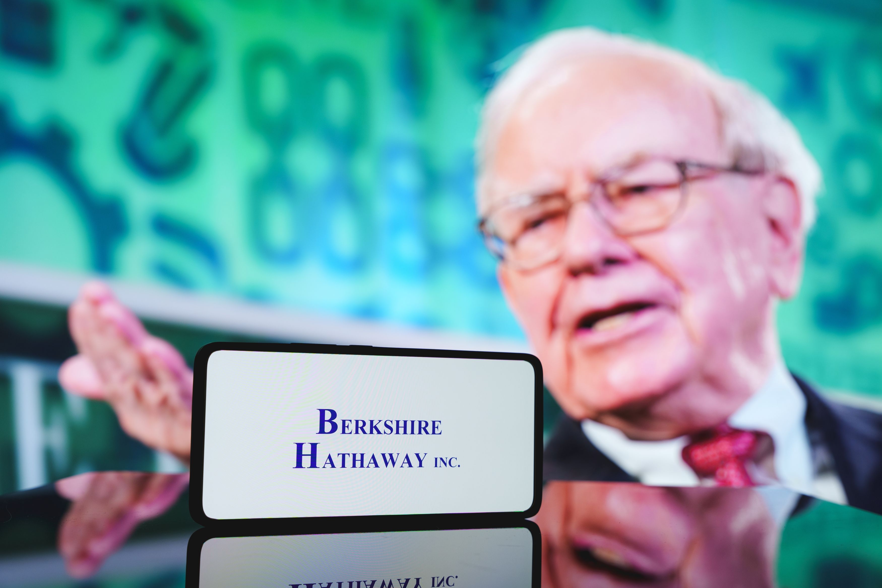 Legenda odchodzi, akcje lecą w dół. Co się dzieje z Berkshire Hathaway bez Warrena Buffetta?