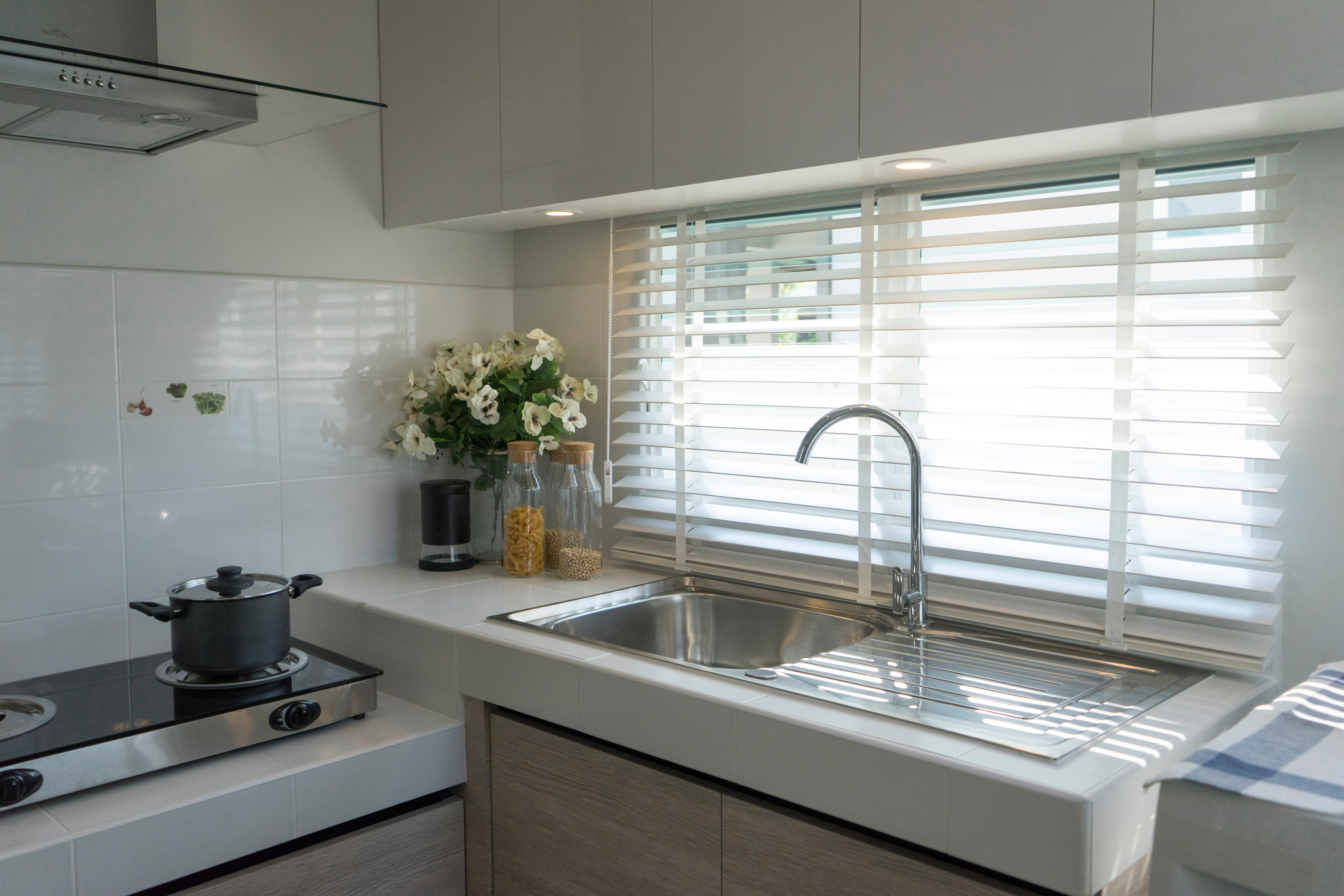 kép útburkoló megfázik modern függöny konyhába Úszómedence Perth  Blackborough otthon