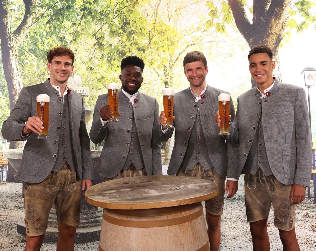 Sadio Mane refuses to hold up glass of beer in Bayern Munich team photo
