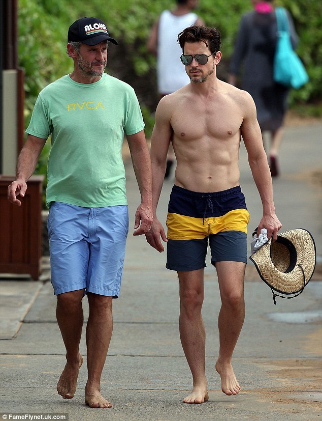 Matt Bomer Magic Mike Actor Goes Shirtless With Husband In Hawaii