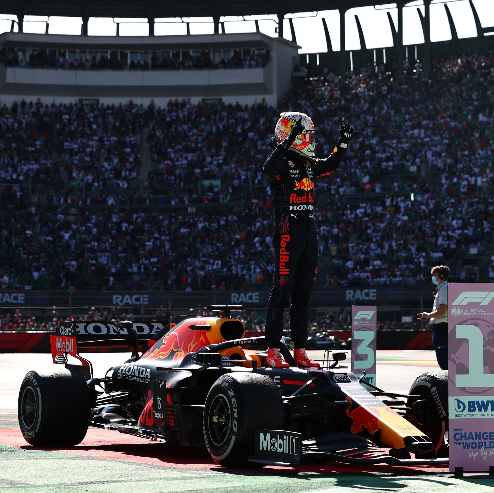 Red Bull\'s Max Verstappen breaks record in 2022 Mexican Grand Prix win