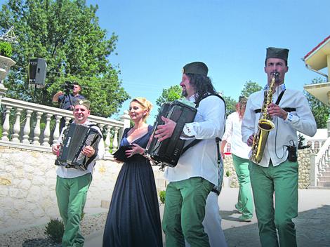 Gala proslava: Domaćica Radica s muzičarima