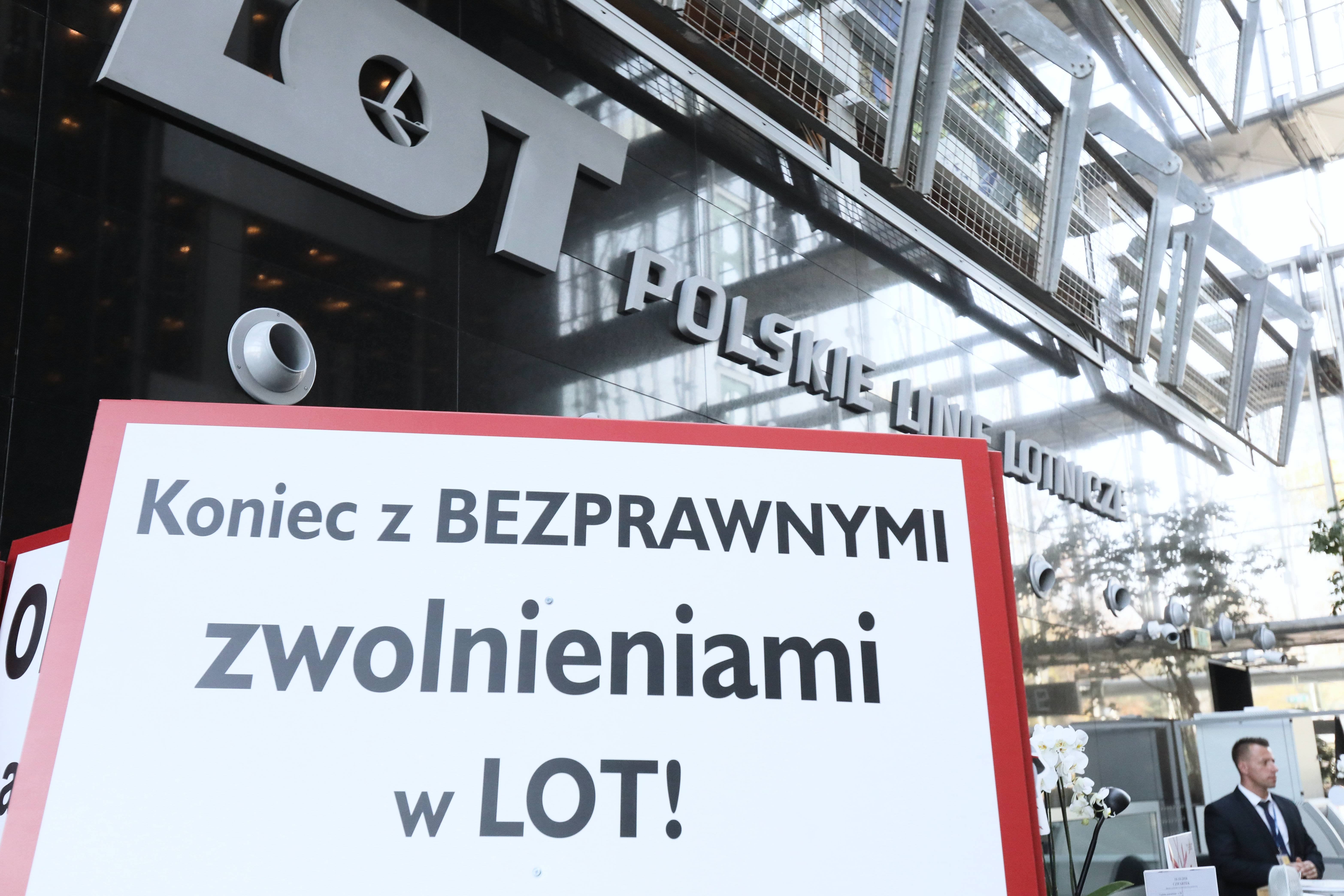 Masowe zwolnienia w PLL LOT za strajk - Biznes - Forbes.pl