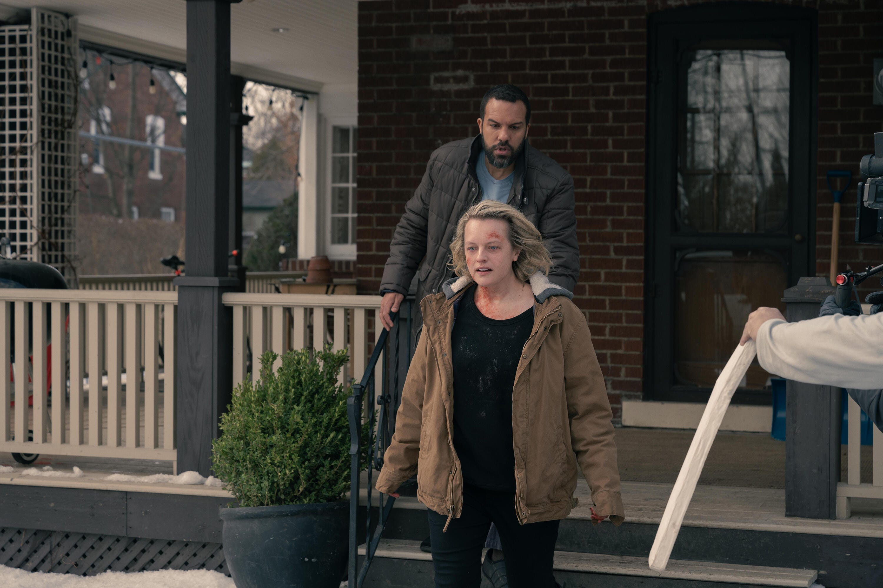 June (Elisabeth Moss) and Luke (O-T Fagbenle) on season five of 