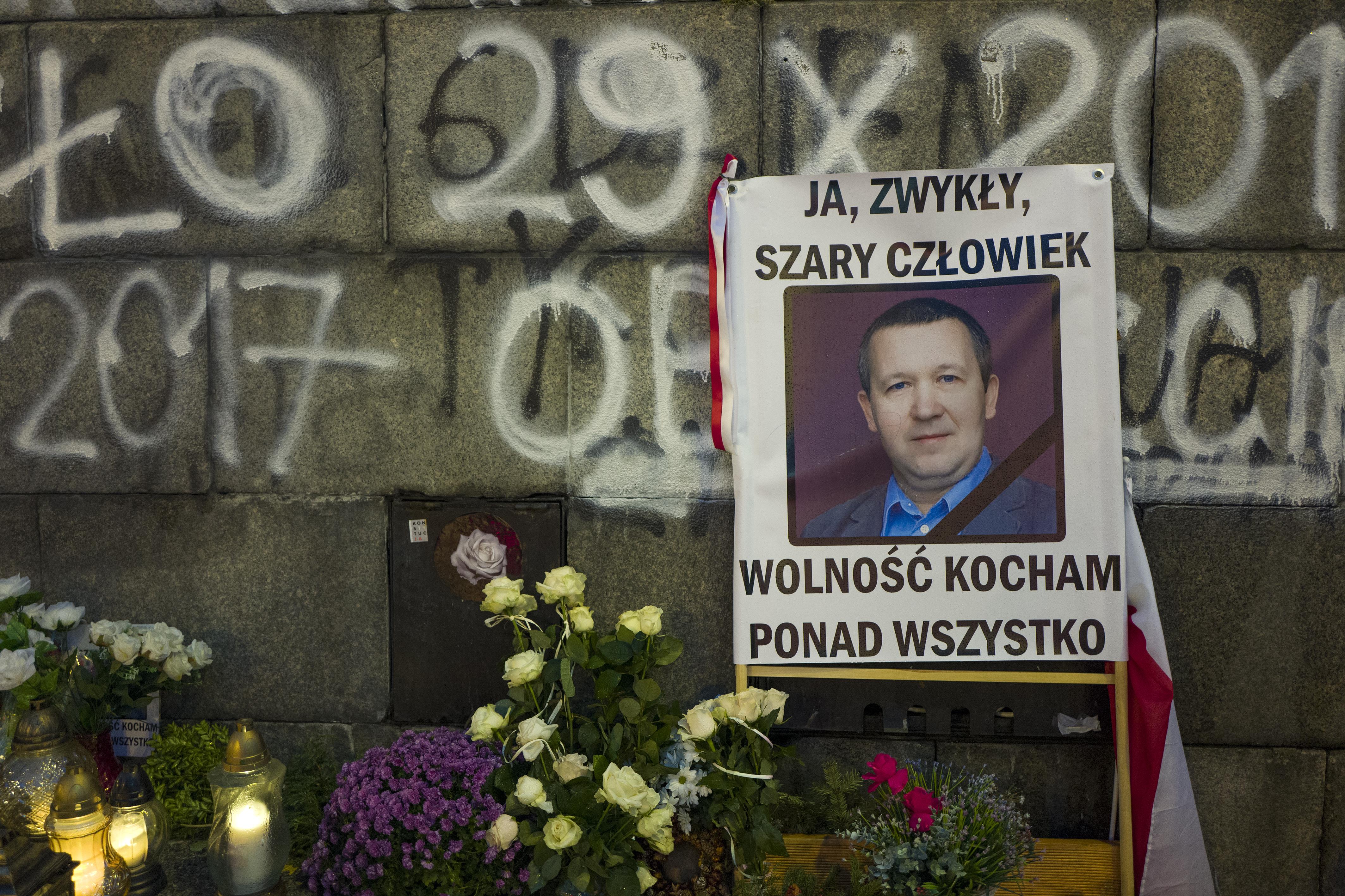 Piotr Szczęsny. W Warszawie wmurowano płytę upamiętniającą „Zwykłego