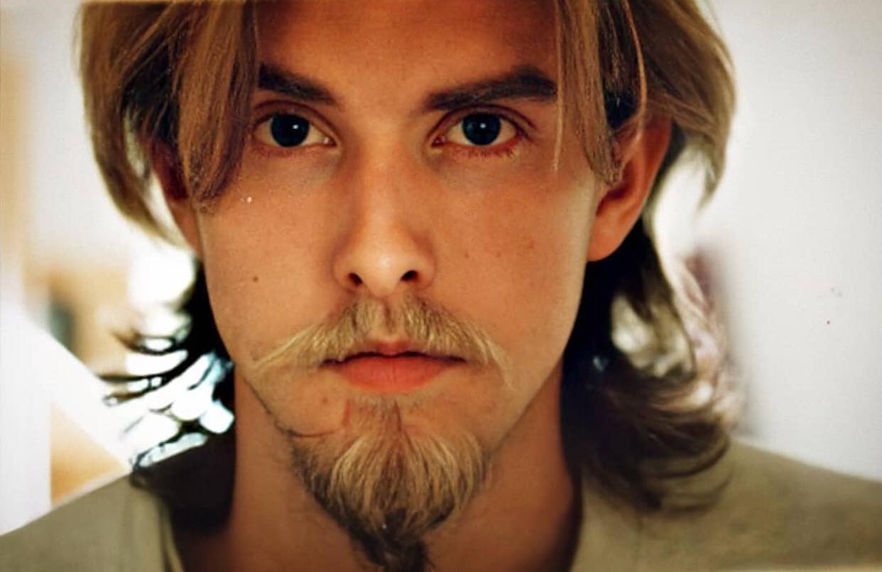 Vocês acham que tem problema se você tem um colega de trabalho parecido